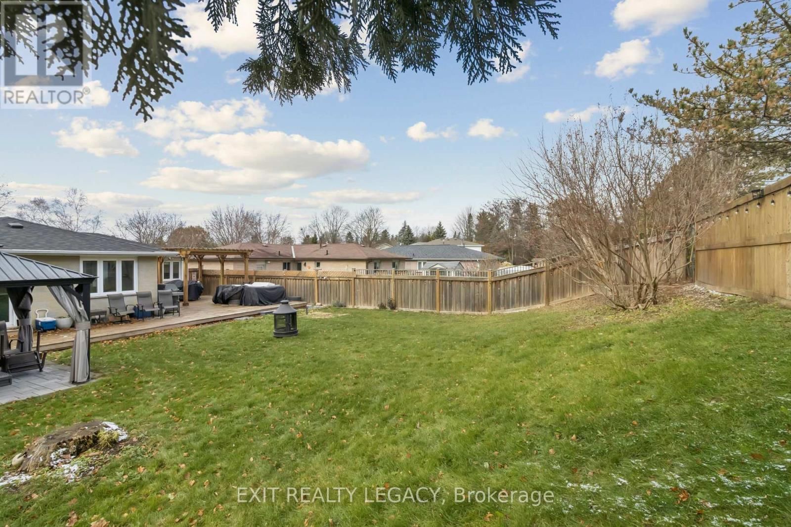 4 OAK COURT Image 50