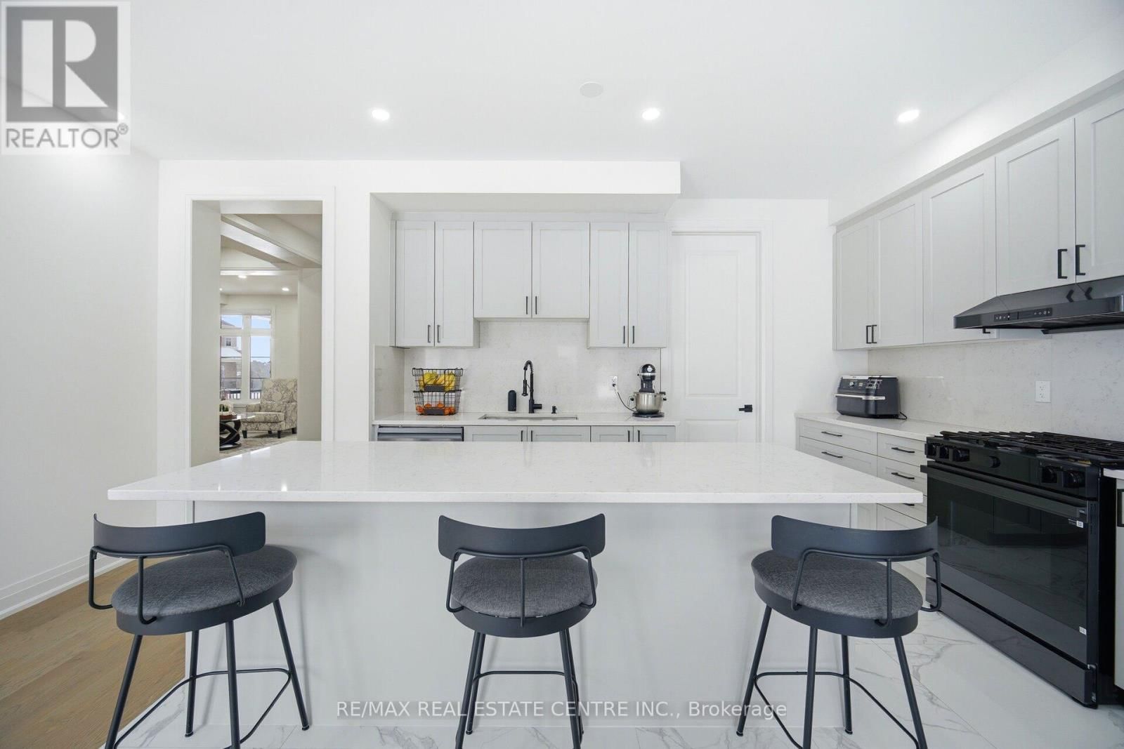 112 BLUEBIRD BOULEVARD Image 14