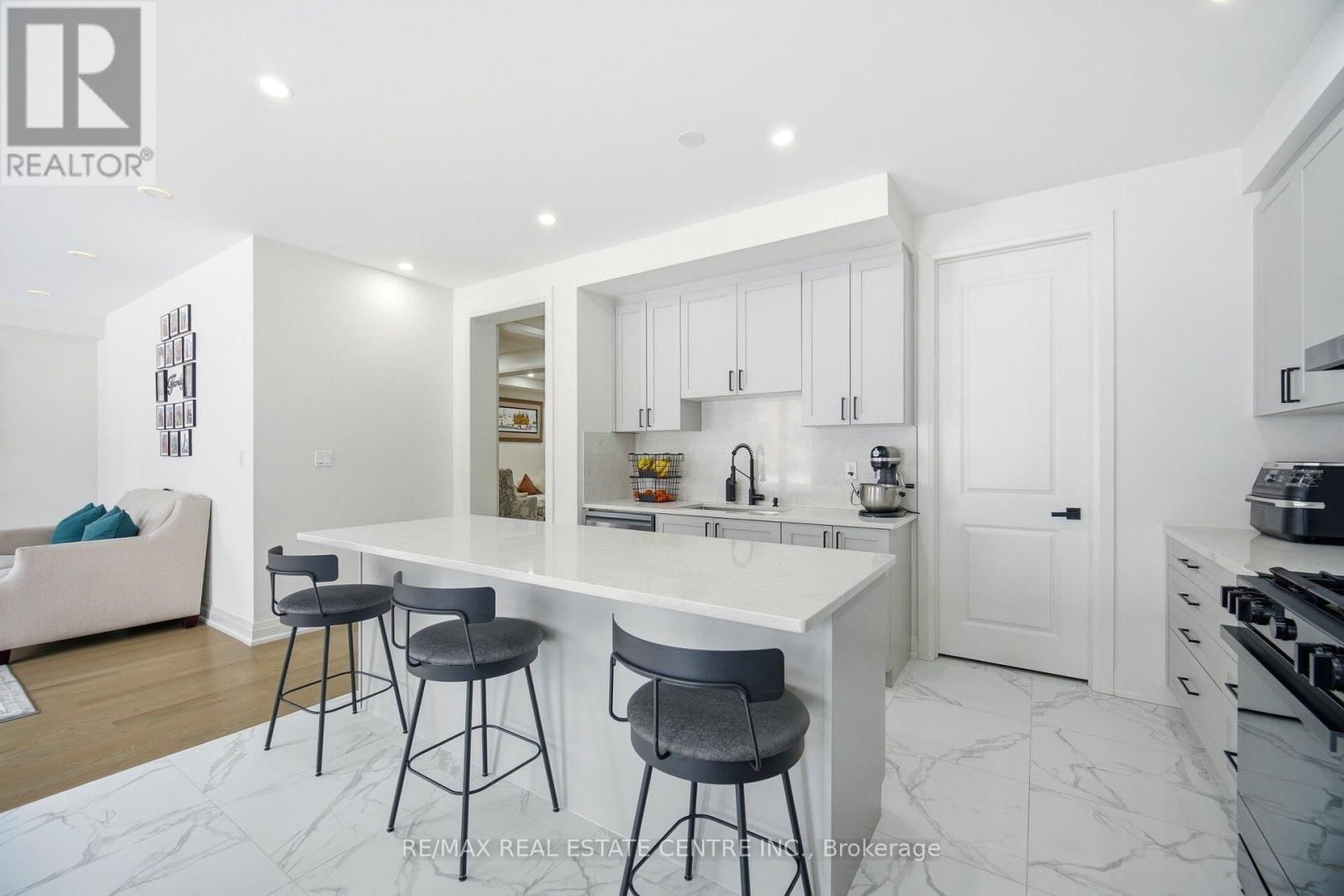 112 BLUEBIRD BOULEVARD Image 15