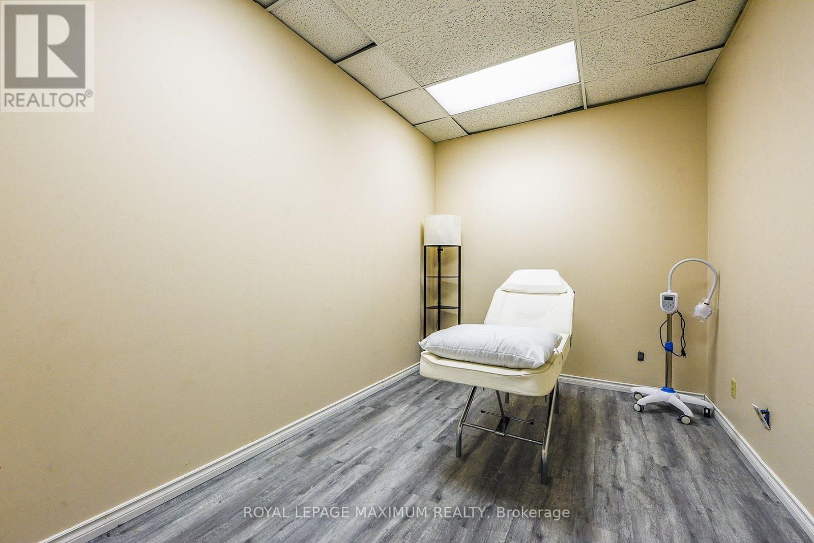 C10 - 4220 STEELES AVENUE WEST Image 24