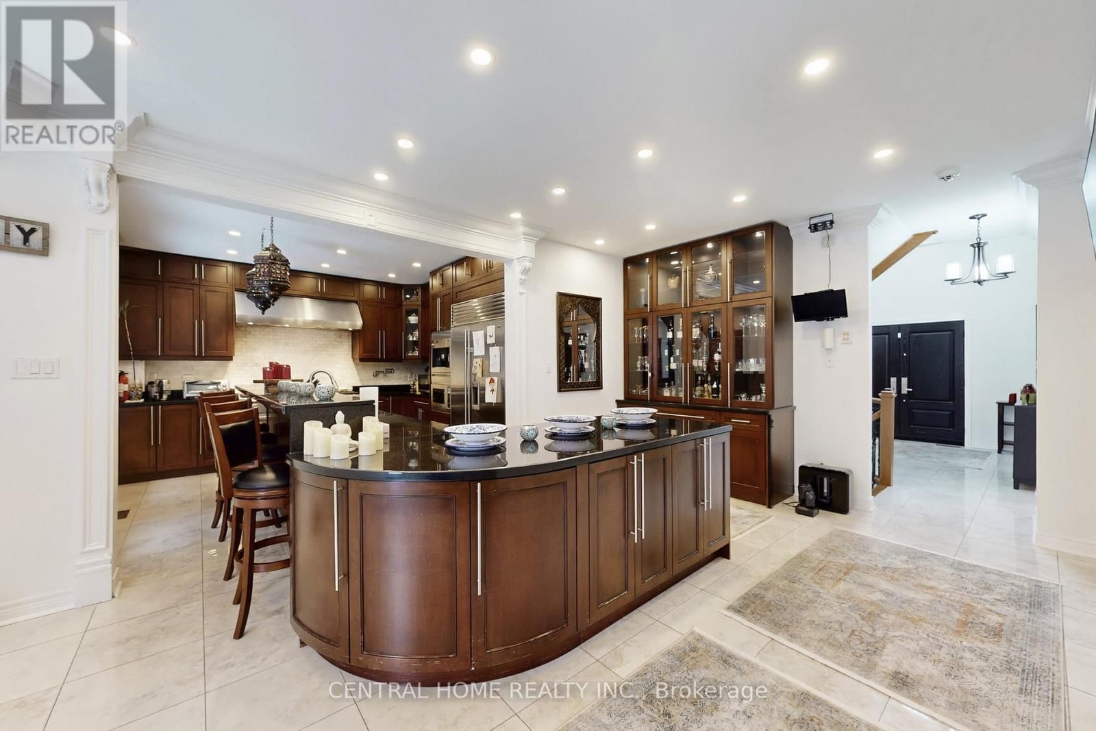 28 THEOBALD'S CIRCLE Image 11