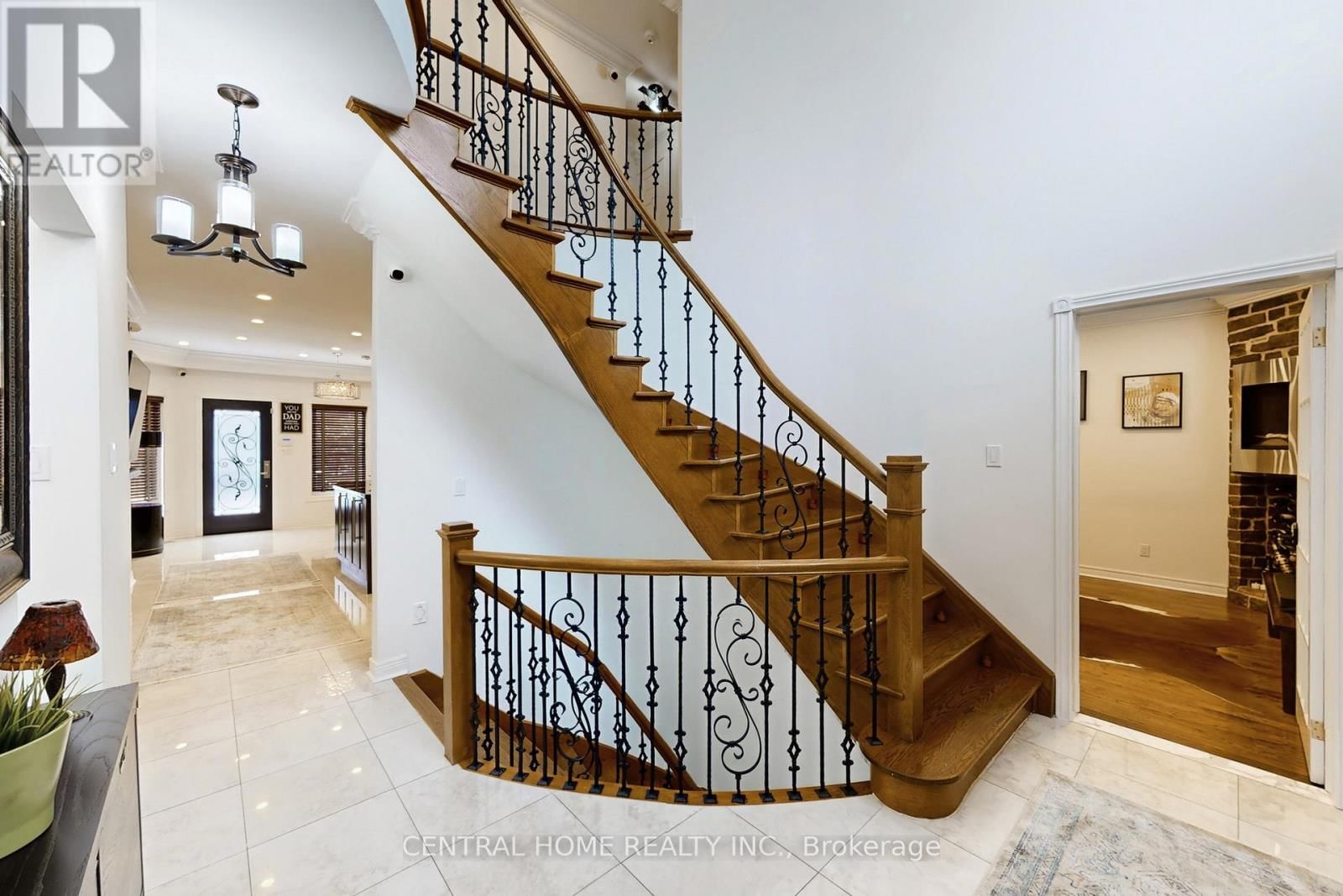 28 THEOBALD'S CIRCLE Image 18