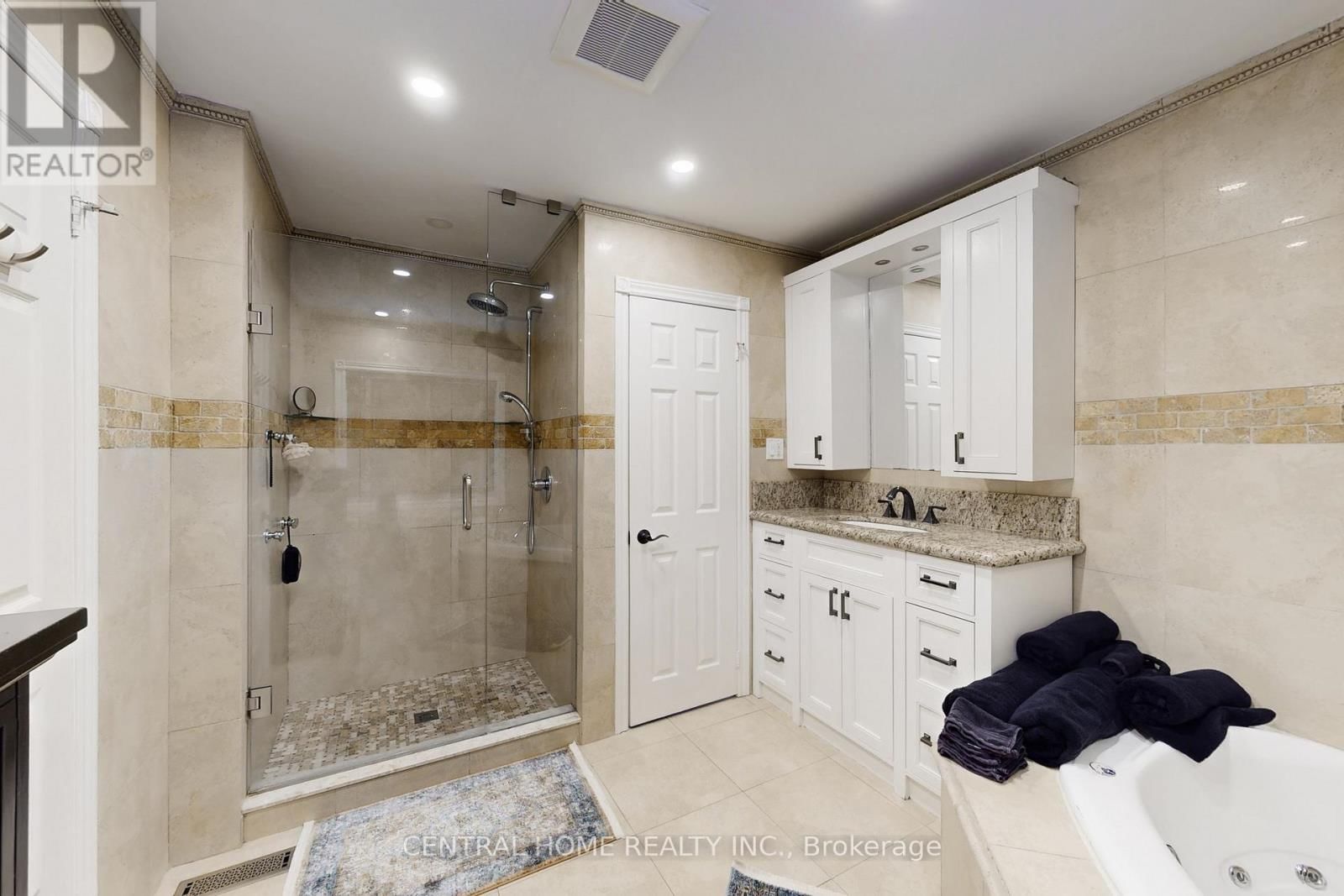 28 THEOBALD'S CIRCLE Image 23