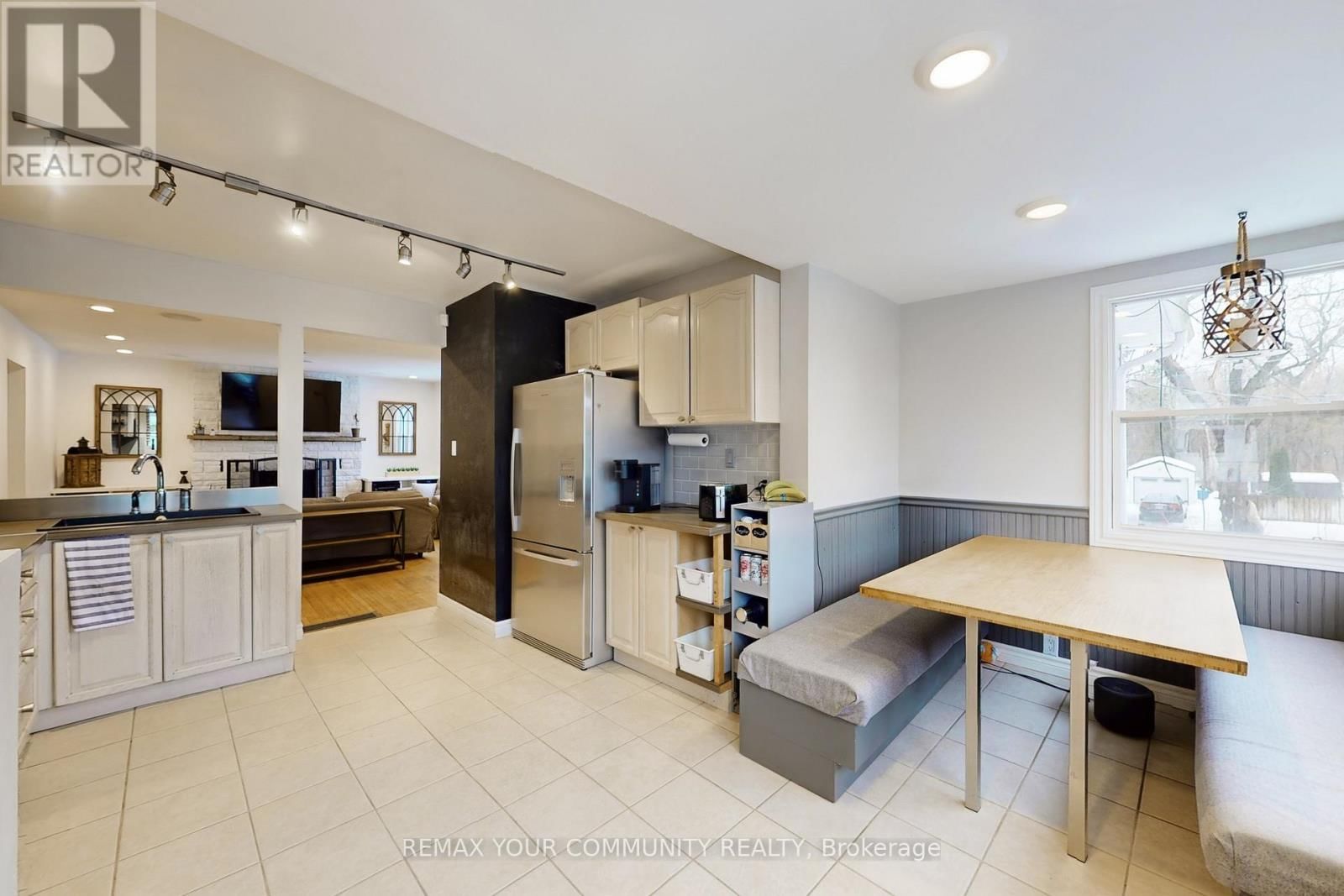 8 VICTOR DRIVE Image 12