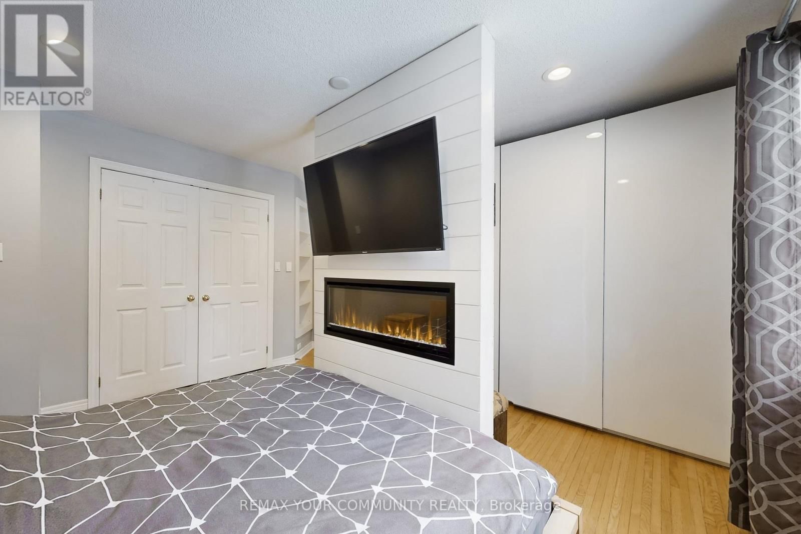 8 VICTOR DRIVE Image 16