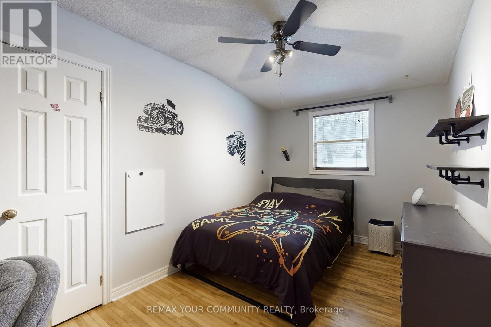 8 VICTOR DRIVE Image 17