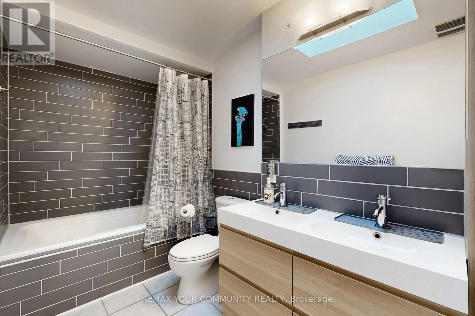 8 VICTOR DRIVE Image 20