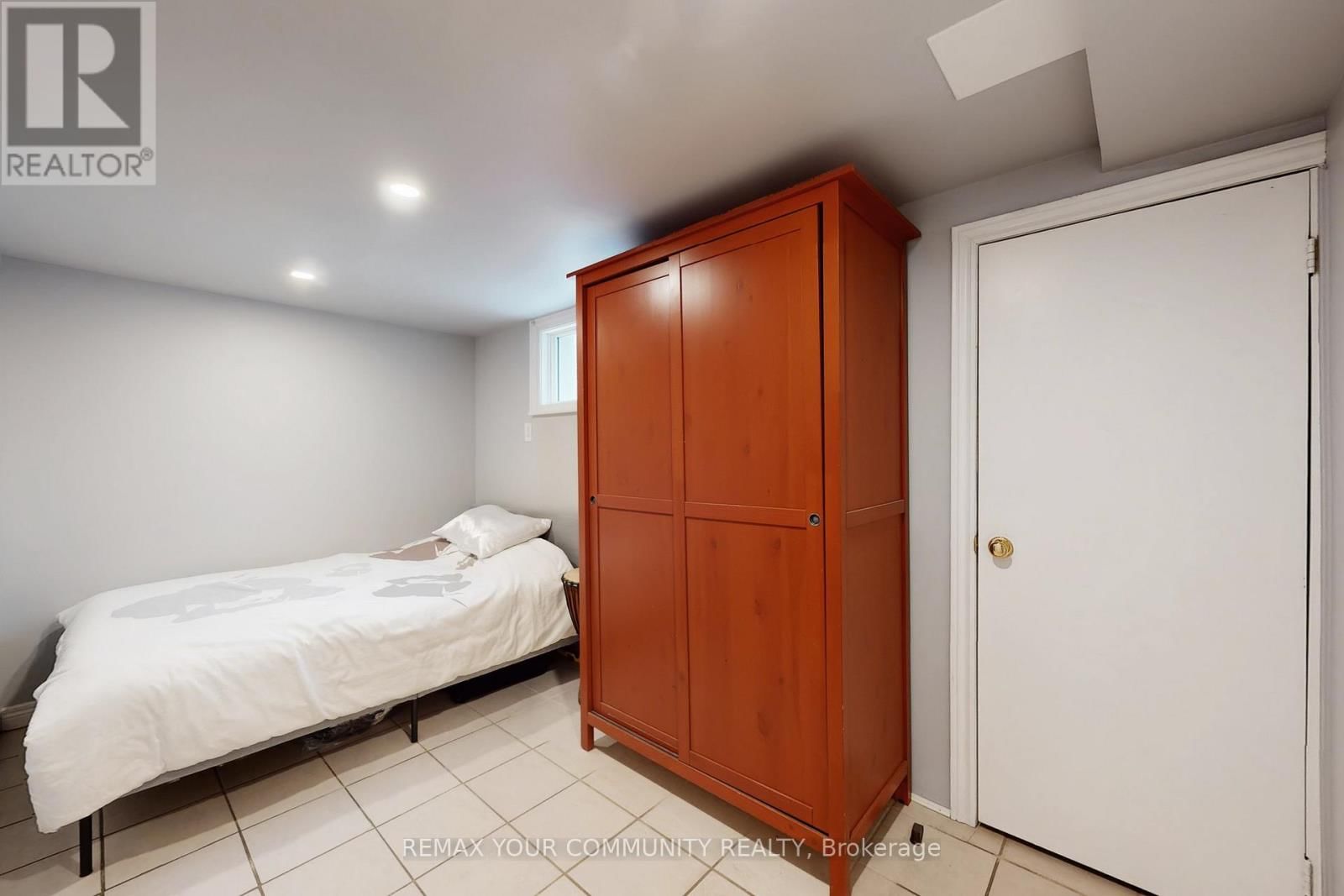 8 VICTOR DRIVE Image 24