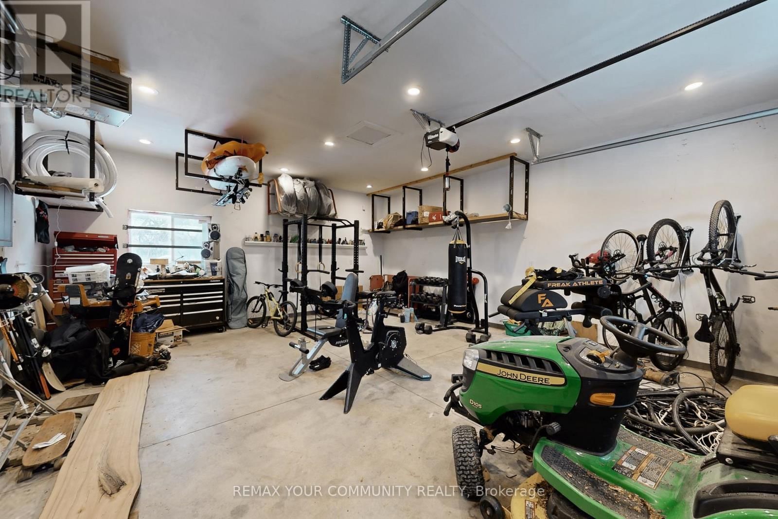 8 VICTOR DRIVE Image 29