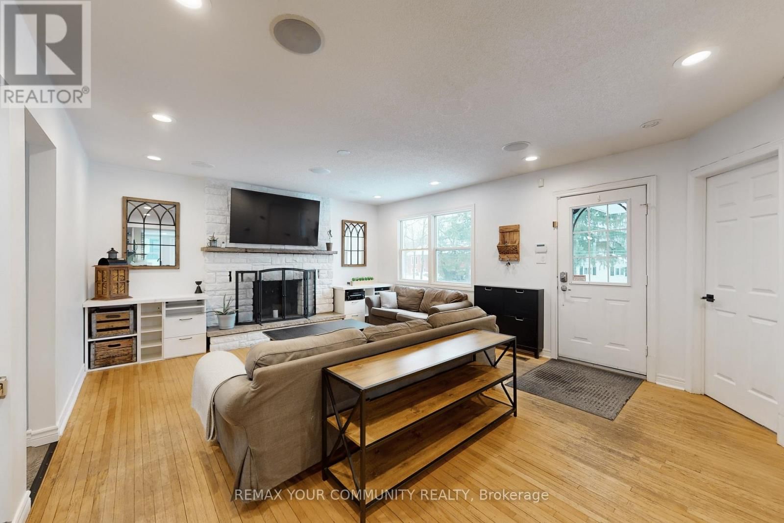 8 VICTOR DRIVE Image 3