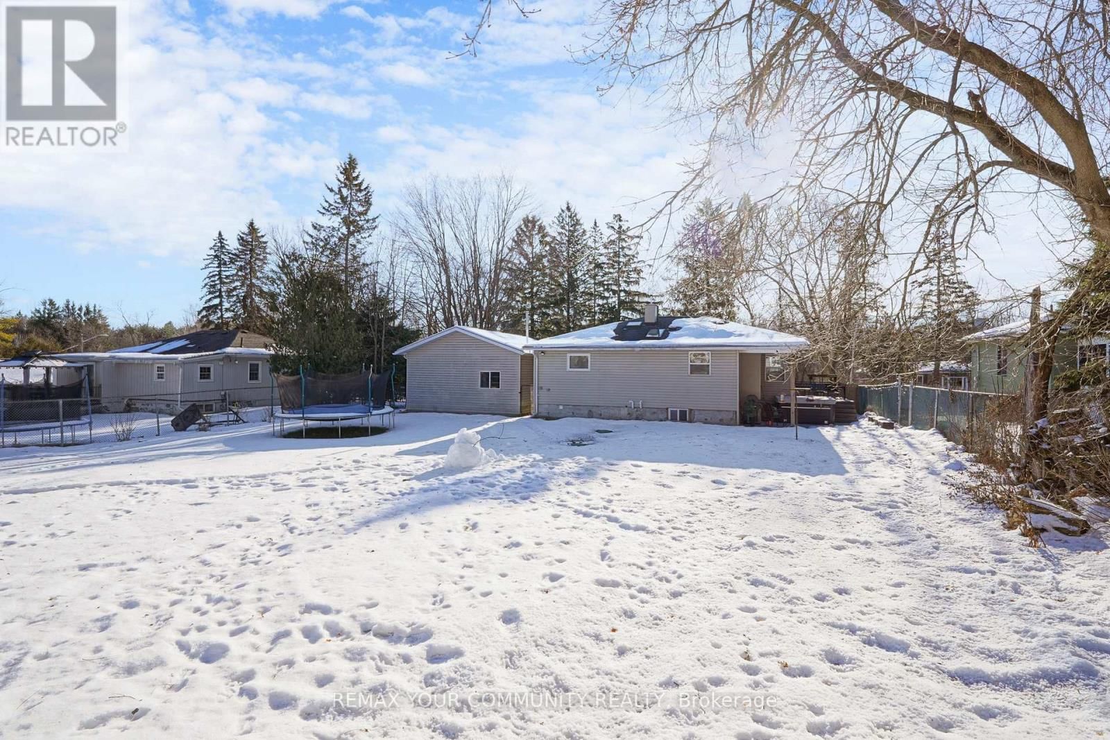 8 VICTOR DRIVE Image 32