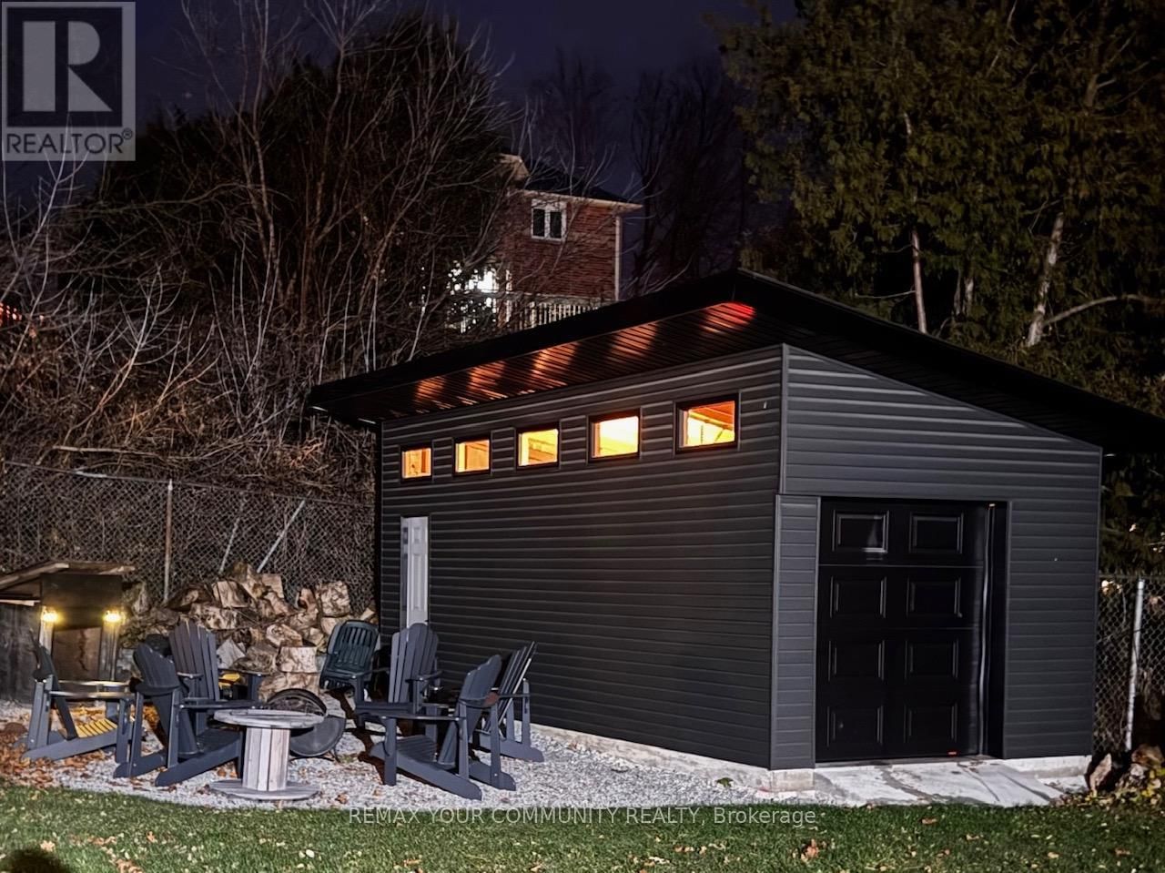 8 VICTOR DRIVE Image 33