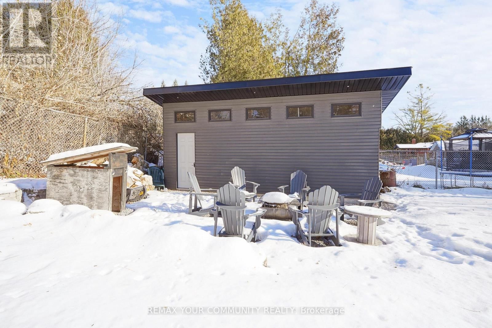 8 VICTOR DRIVE Image 34