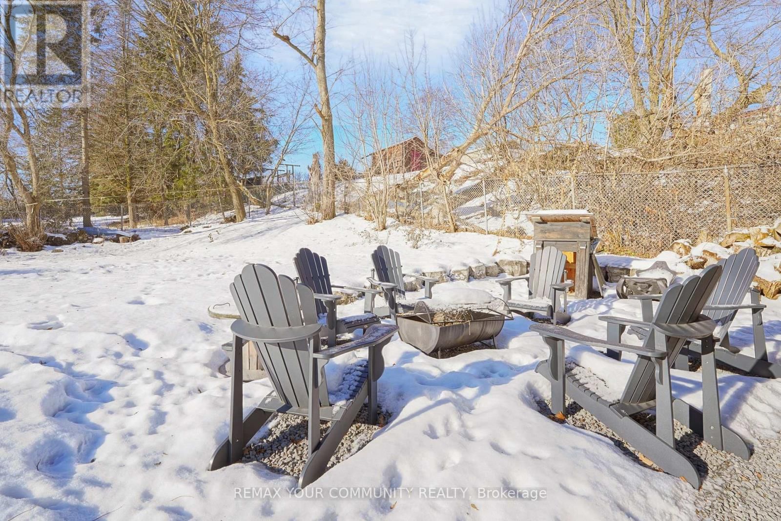 8 VICTOR DRIVE Image 36