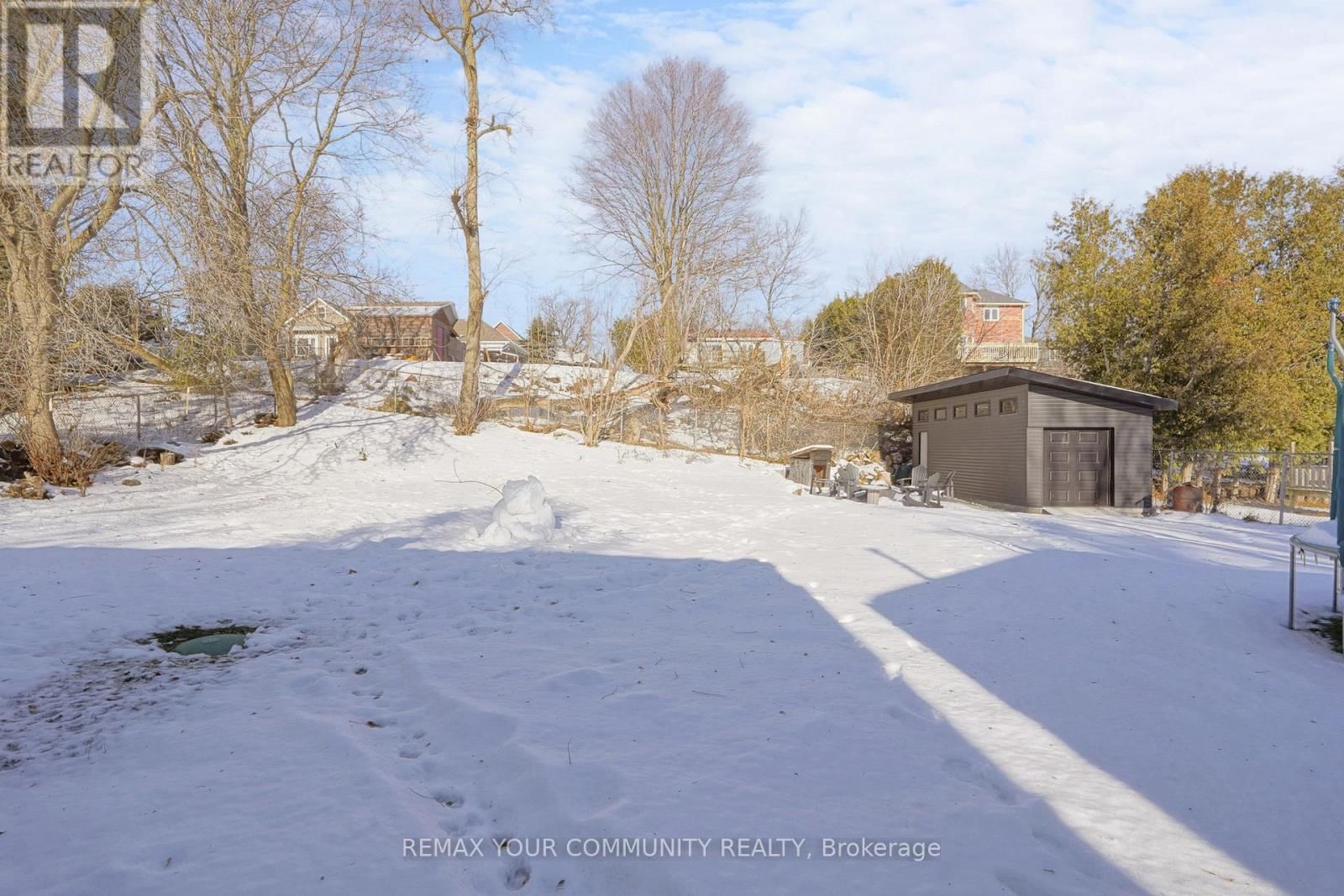 8 VICTOR DRIVE Image 37