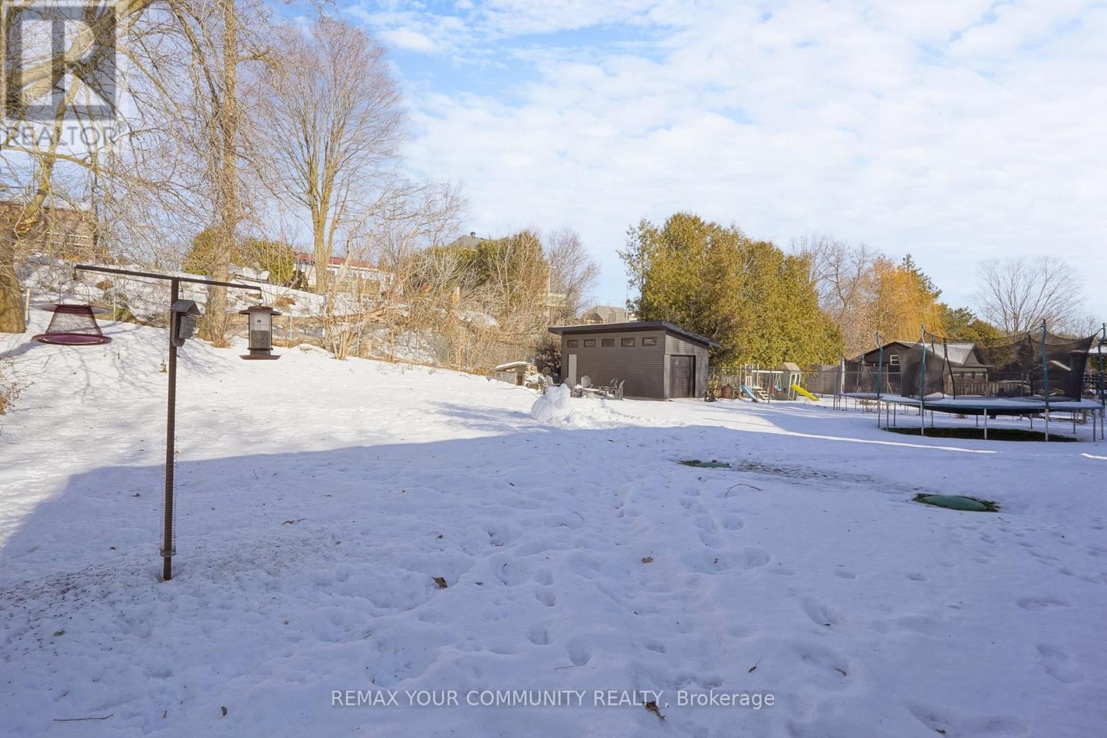 8 VICTOR DRIVE Image 38