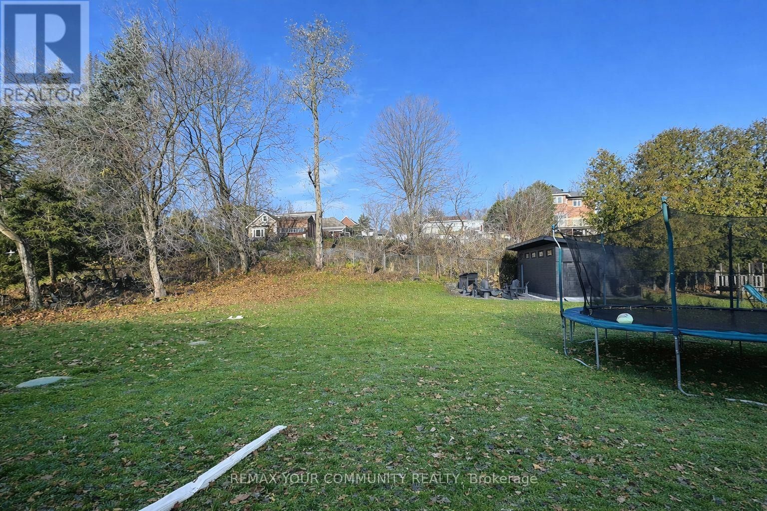 8 VICTOR DRIVE Image 44