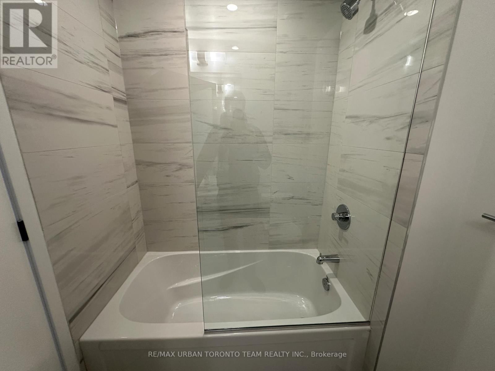 5703 - 8 INTERCHANGE WAY Image 12