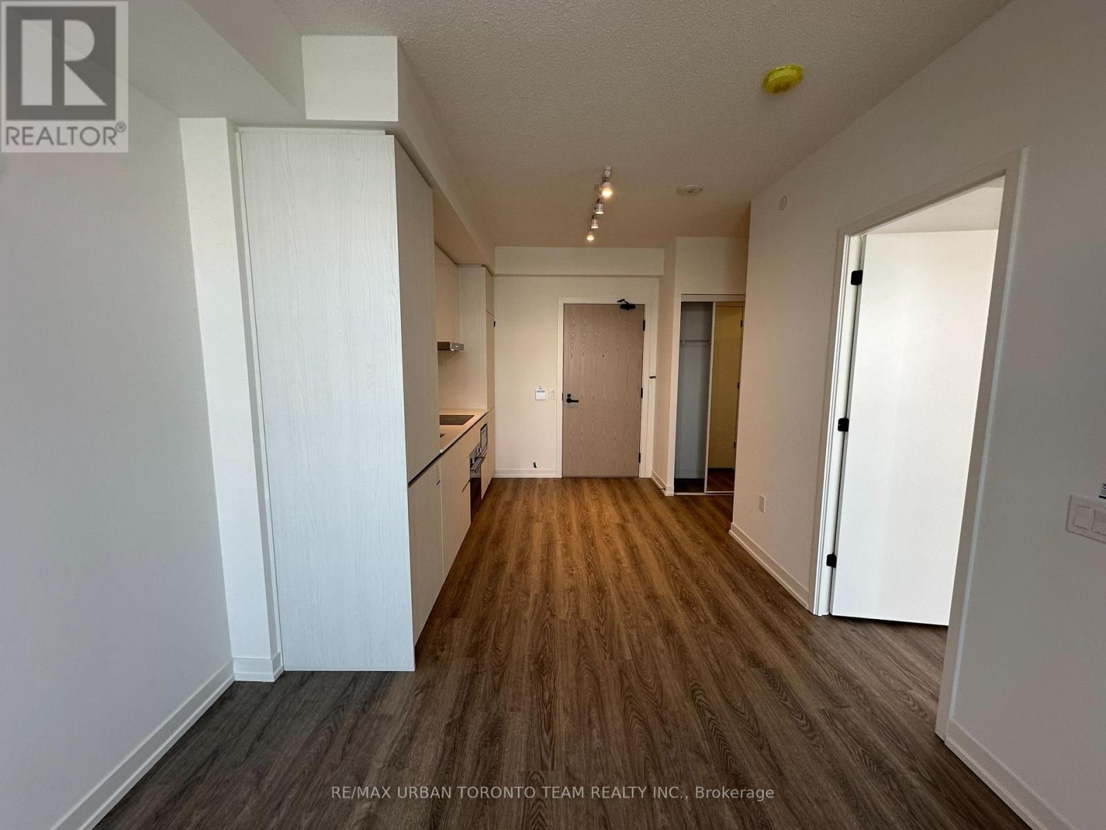 5703 - 8 INTERCHANGE WAY Image 2