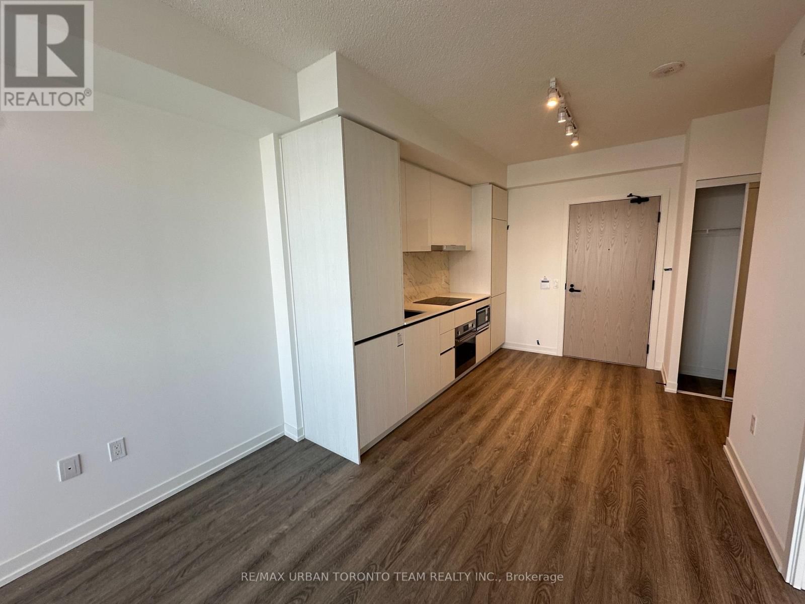 5703 - 8 INTERCHANGE WAY Image 3