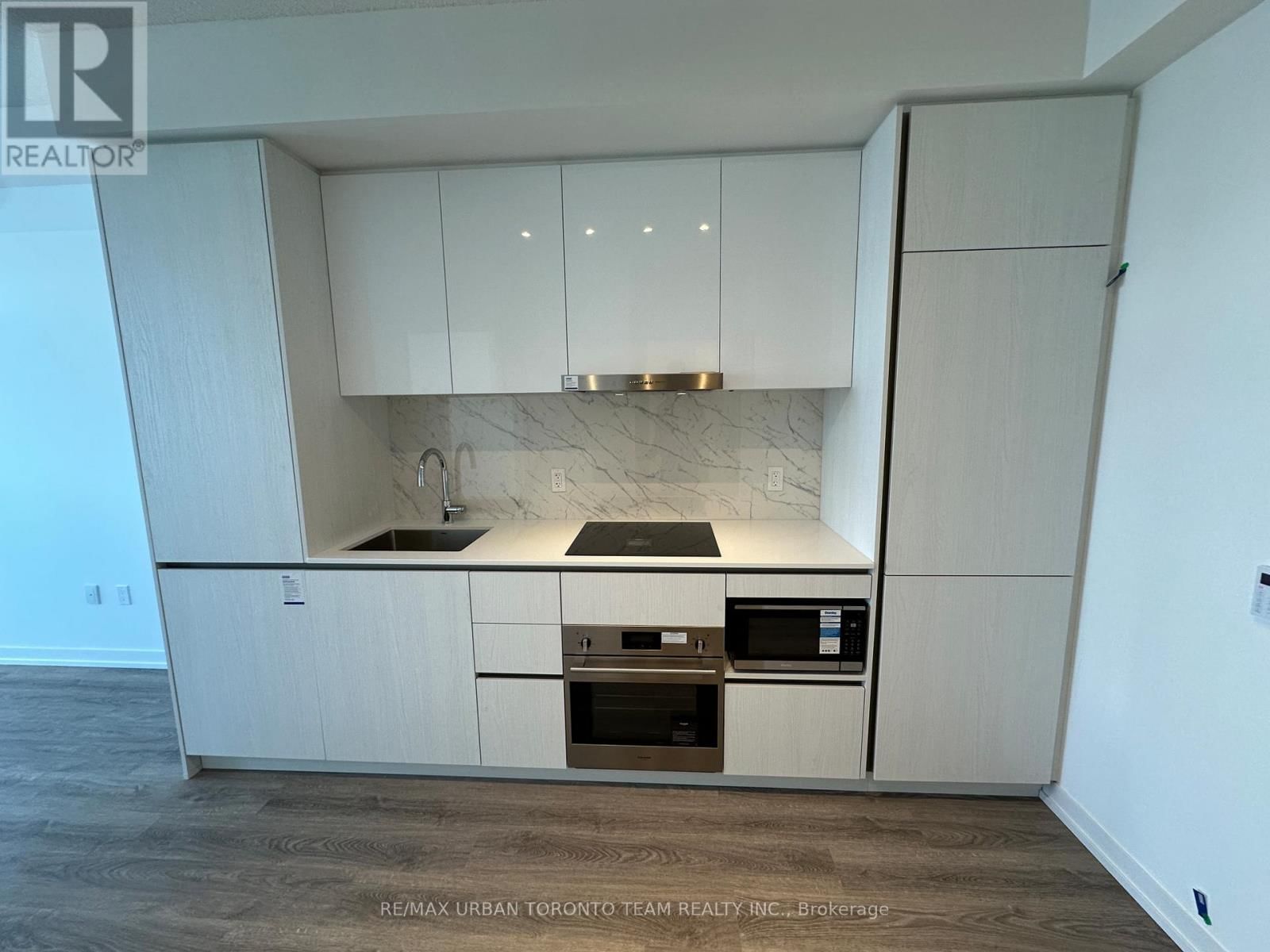 5703 - 8 INTERCHANGE WAY Image 4