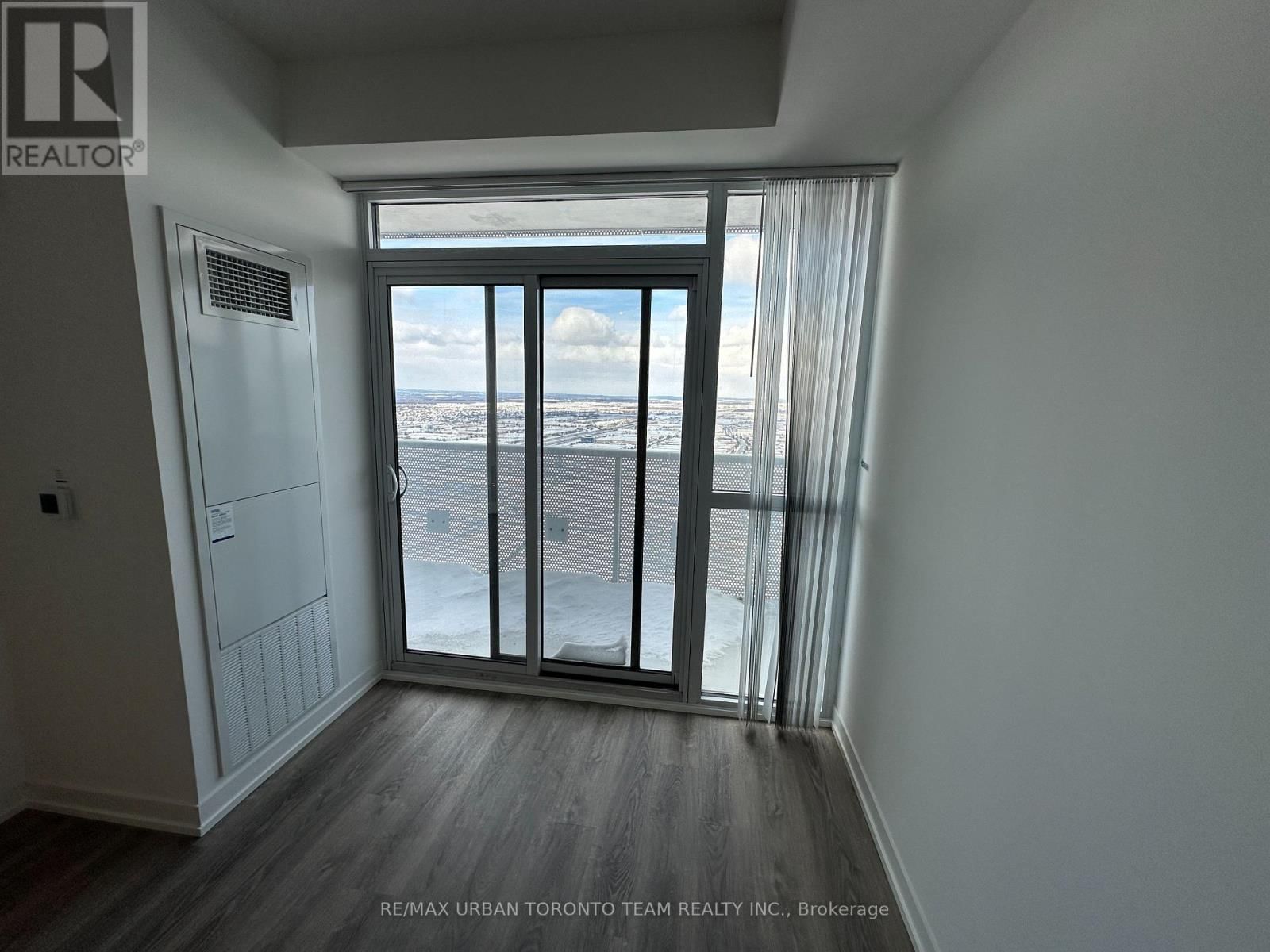 5703 - 8 INTERCHANGE WAY Image 5