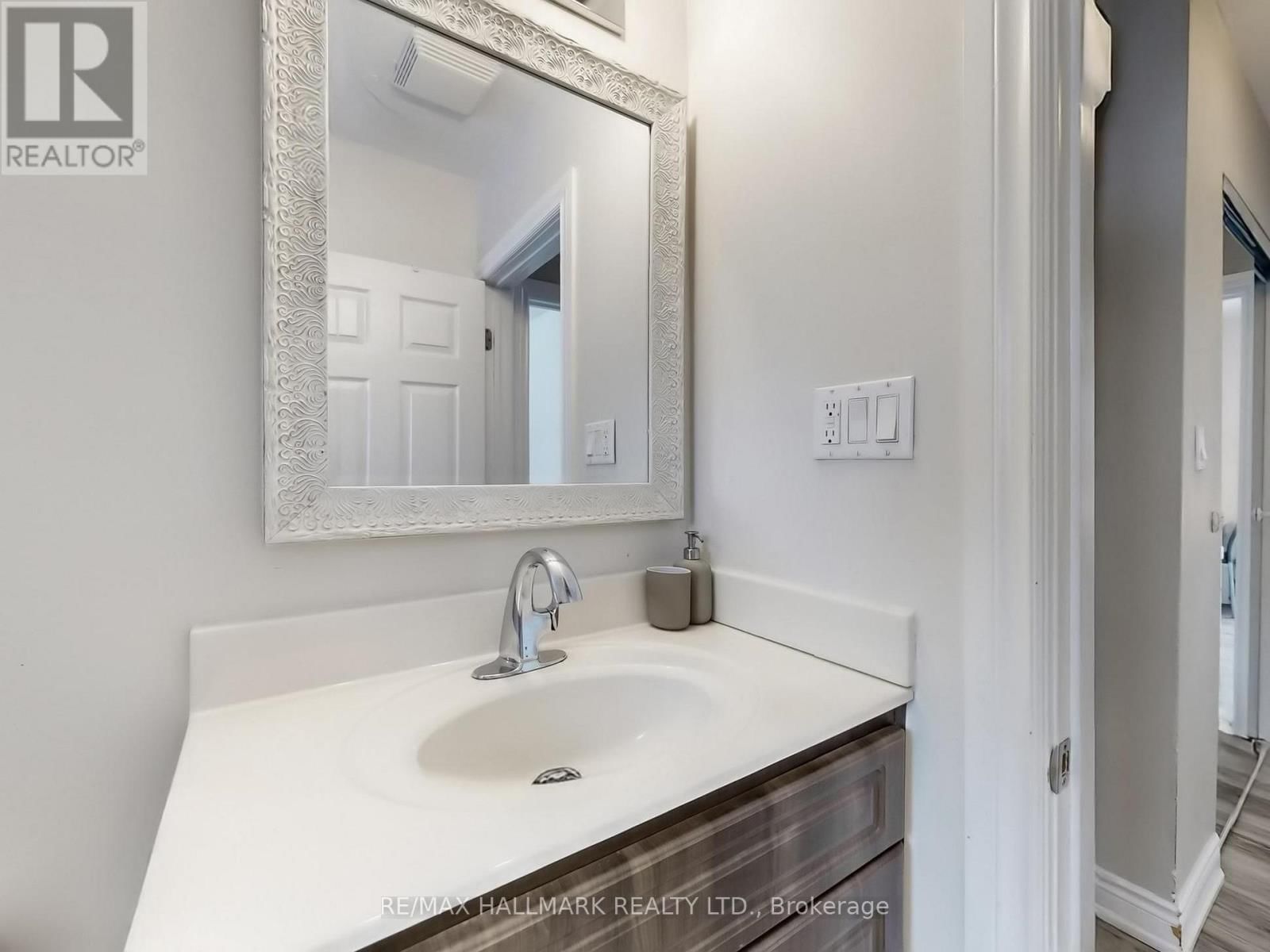 79 CARTIER CRESCENT Image 14