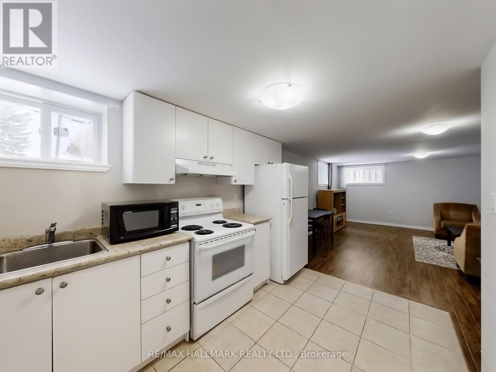 79 CARTIER CRESCENT Image 18