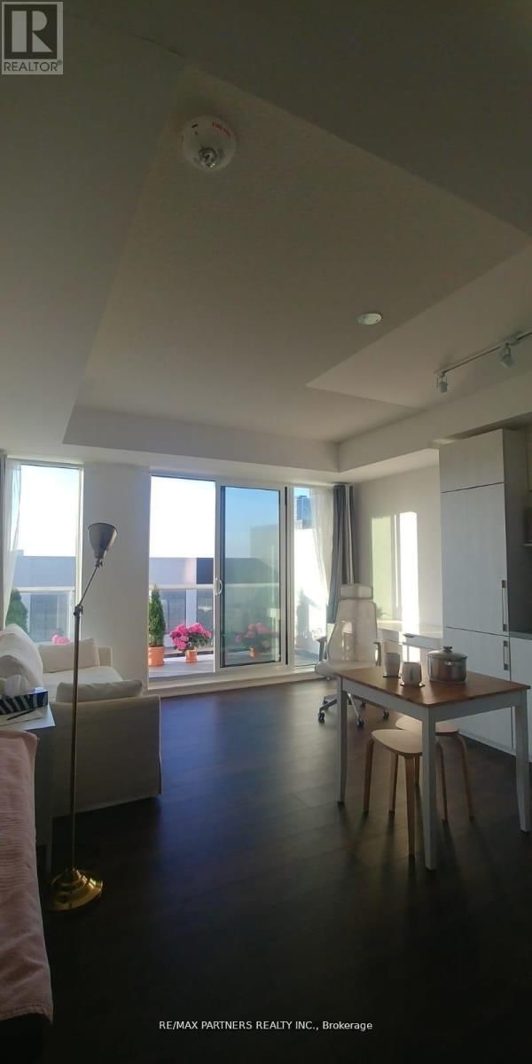 1003 - 10 ROUGE VALLEY W DRIVE Image 15