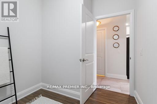 101 - 4700 HIGHWAY 7 Image 12