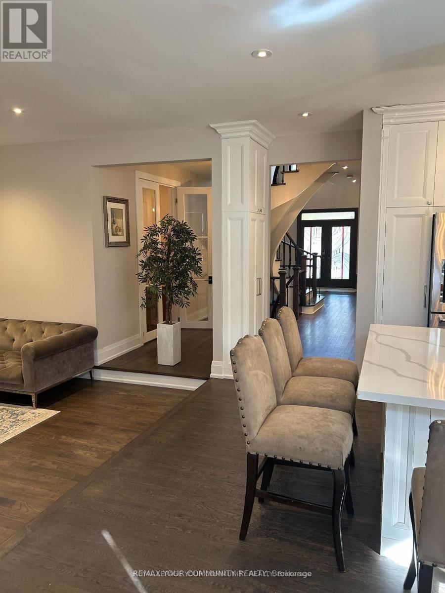 18 THEOBALDS CIRCLE Image 9