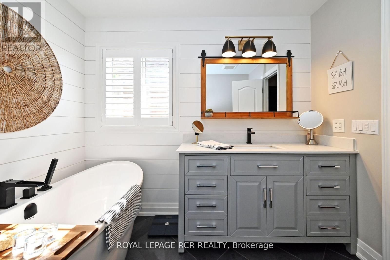 142 REGATTA AVENUE Image 23