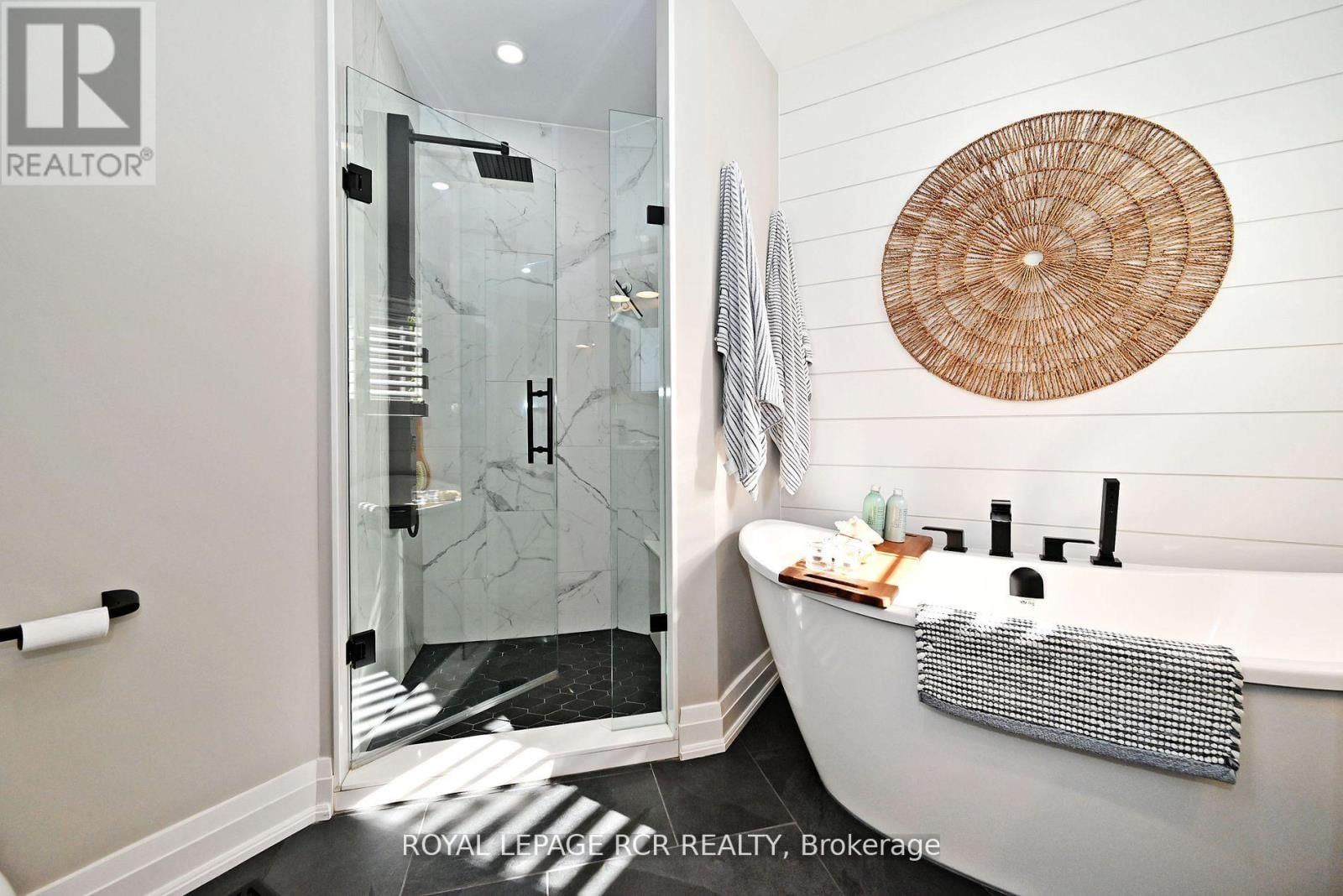 142 REGATTA AVENUE Image 24