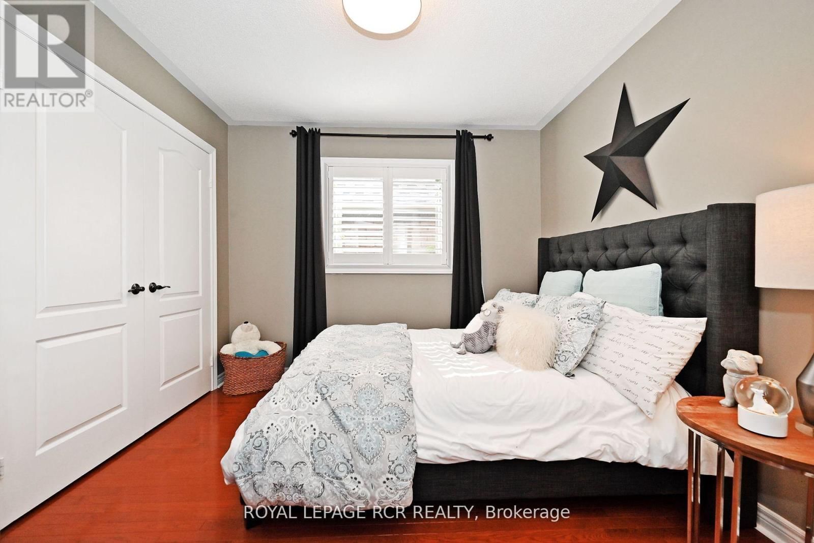 142 REGATTA AVENUE Image 27