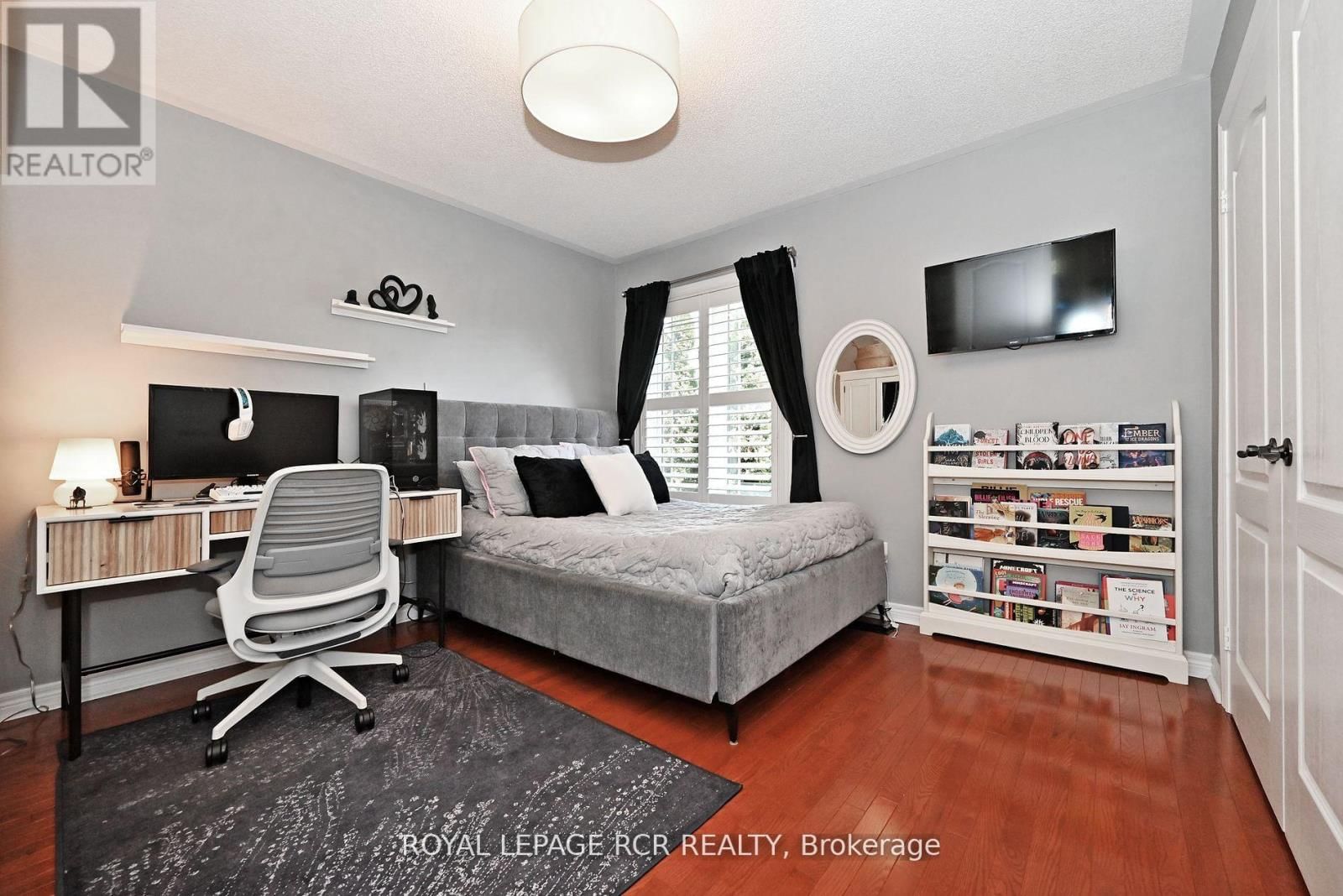 142 REGATTA AVENUE Image 28