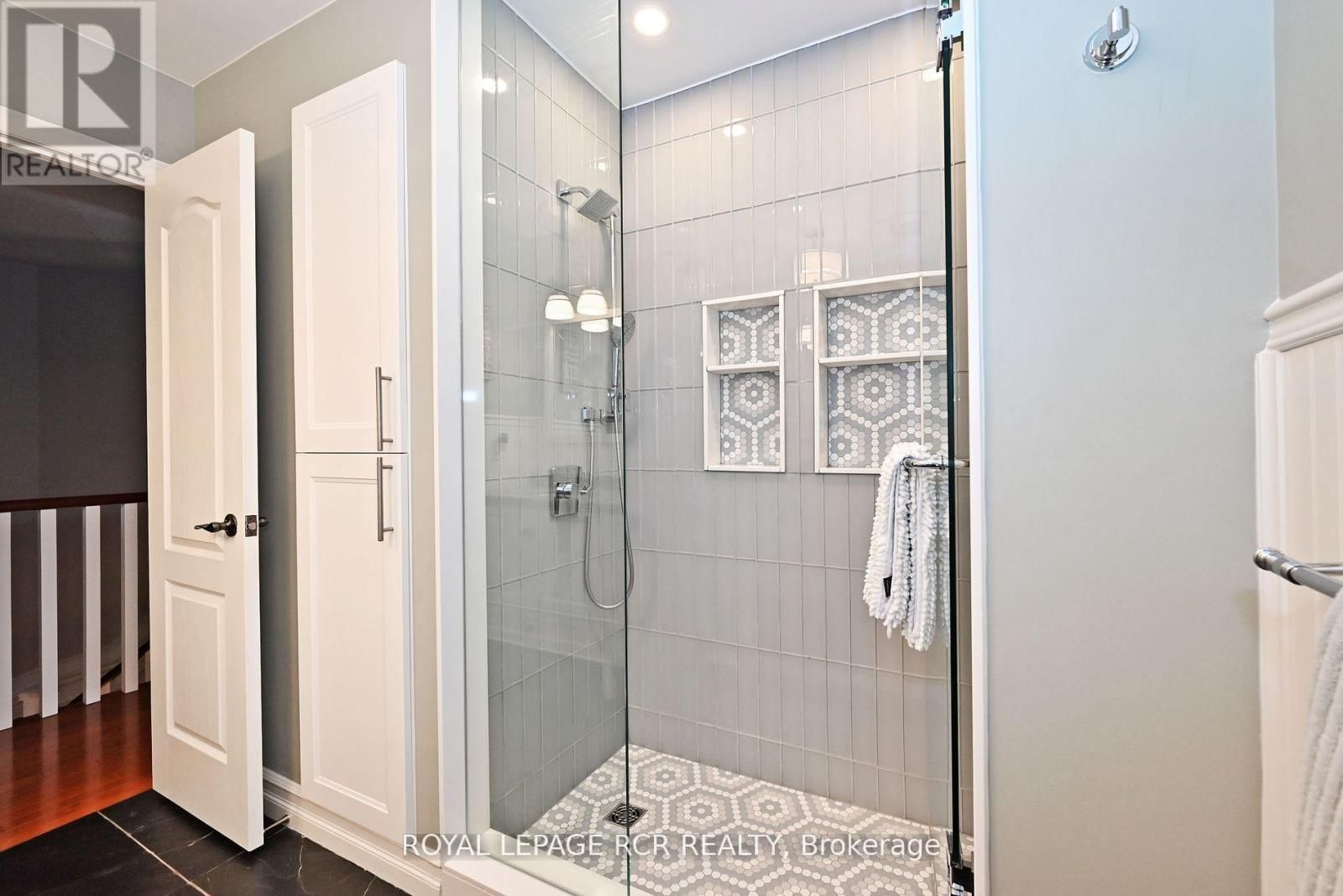 142 REGATTA AVENUE Image 30