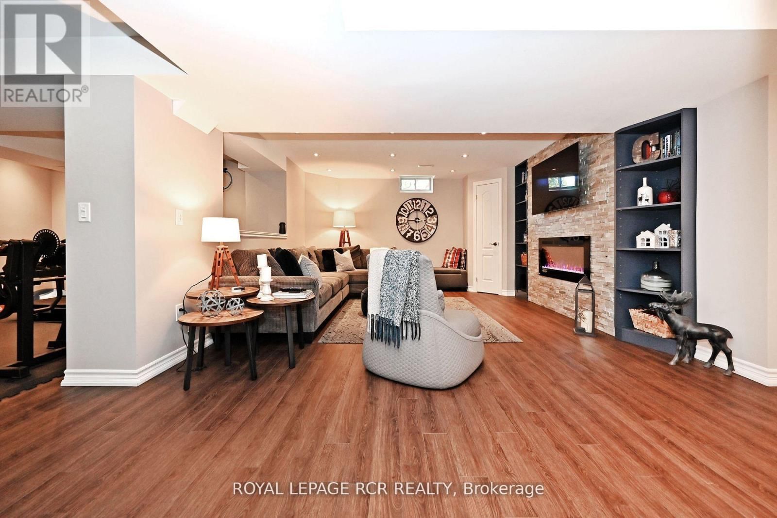 142 REGATTA AVENUE Image 31