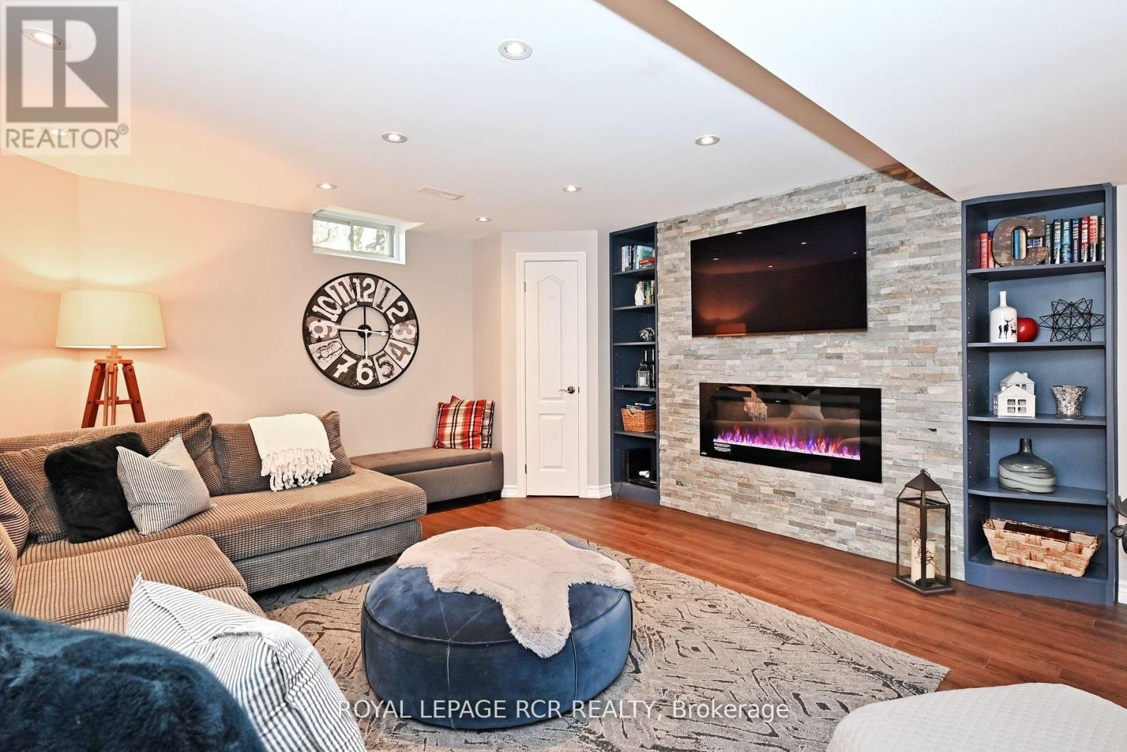 142 REGATTA AVENUE Image 32