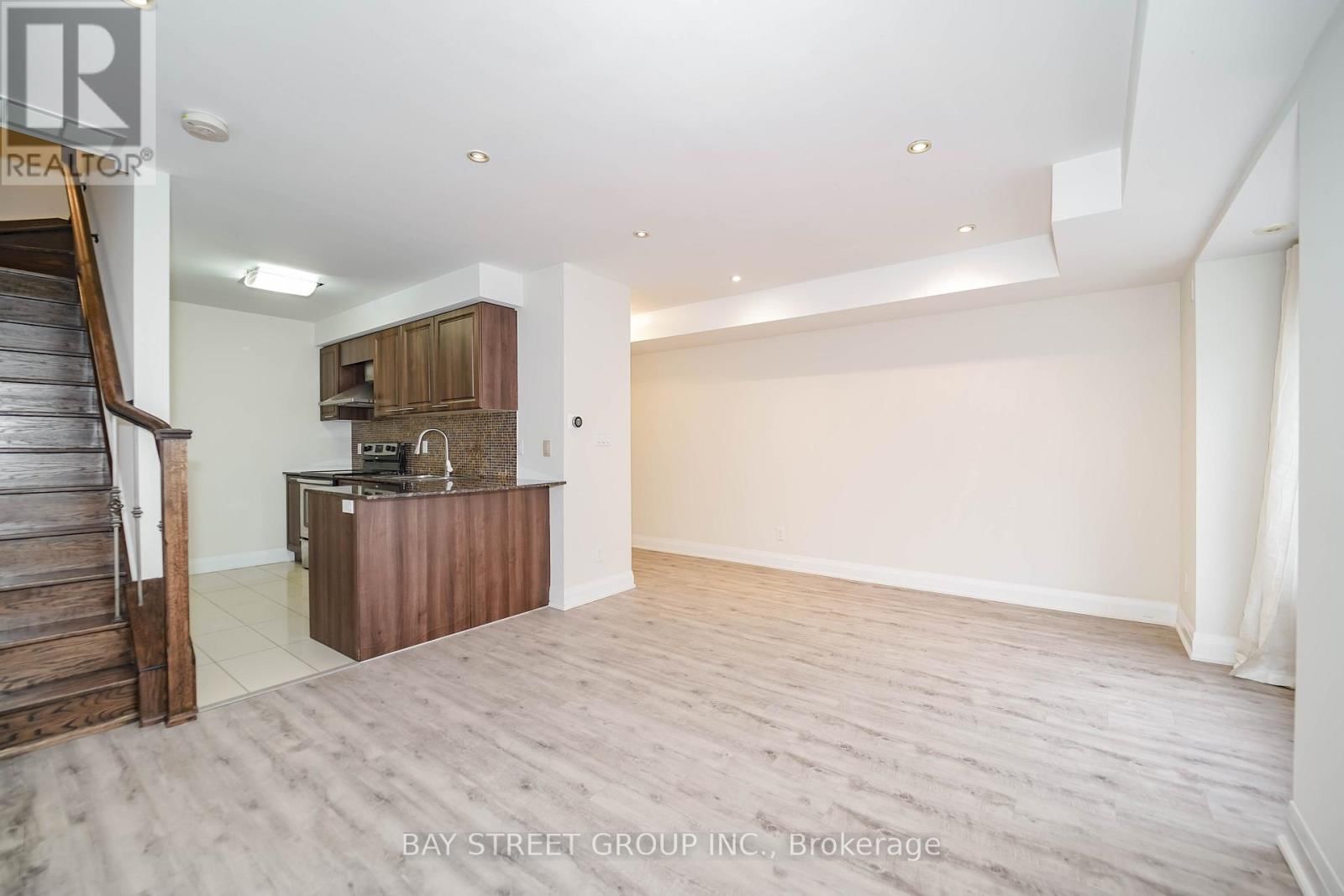 227 - 320 JOHN STREET Image 10