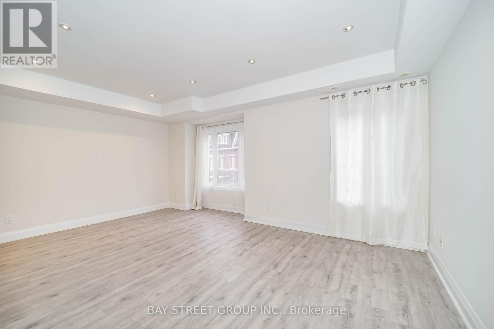 227 - 320 JOHN STREET Image 12