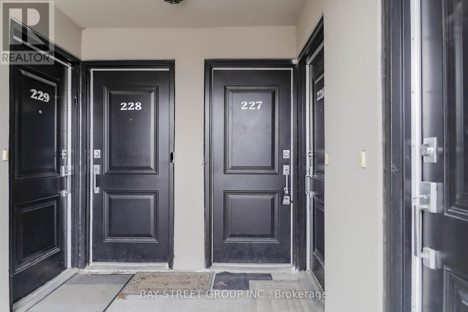 227 - 320 JOHN STREET Image 3