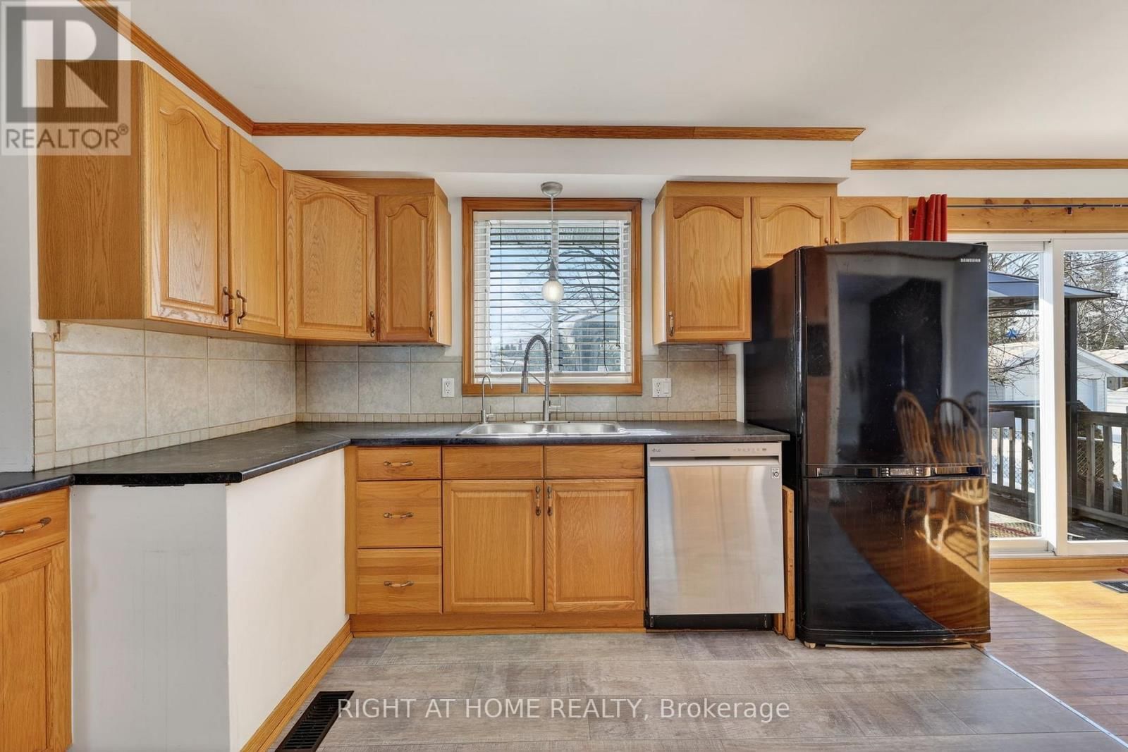 246 CALFORD STREET Image 11