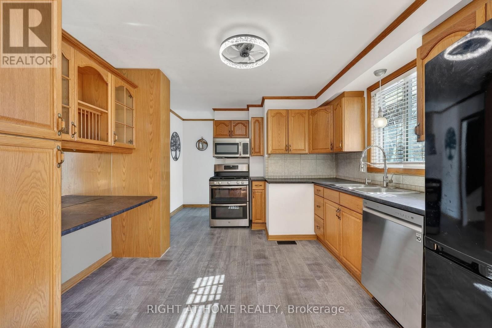 246 CALFORD STREET Image 9