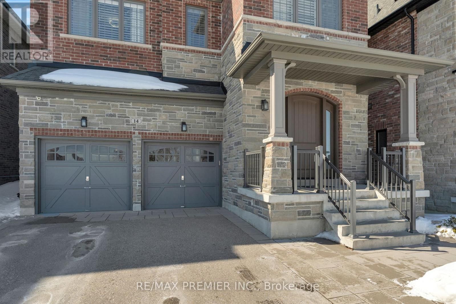 14 KING BOULEVARD Image 46