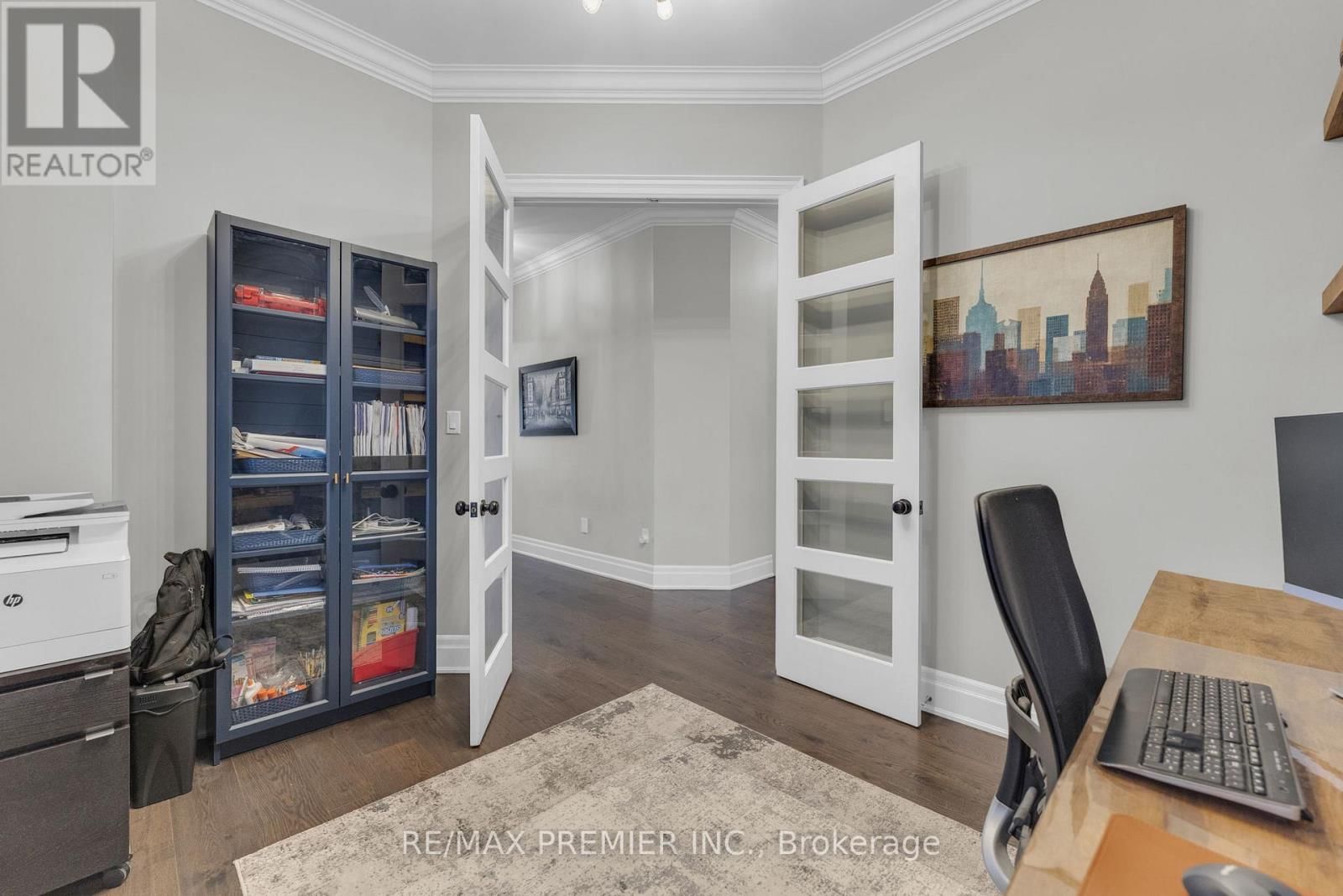 14 KING BOULEVARD Image 7