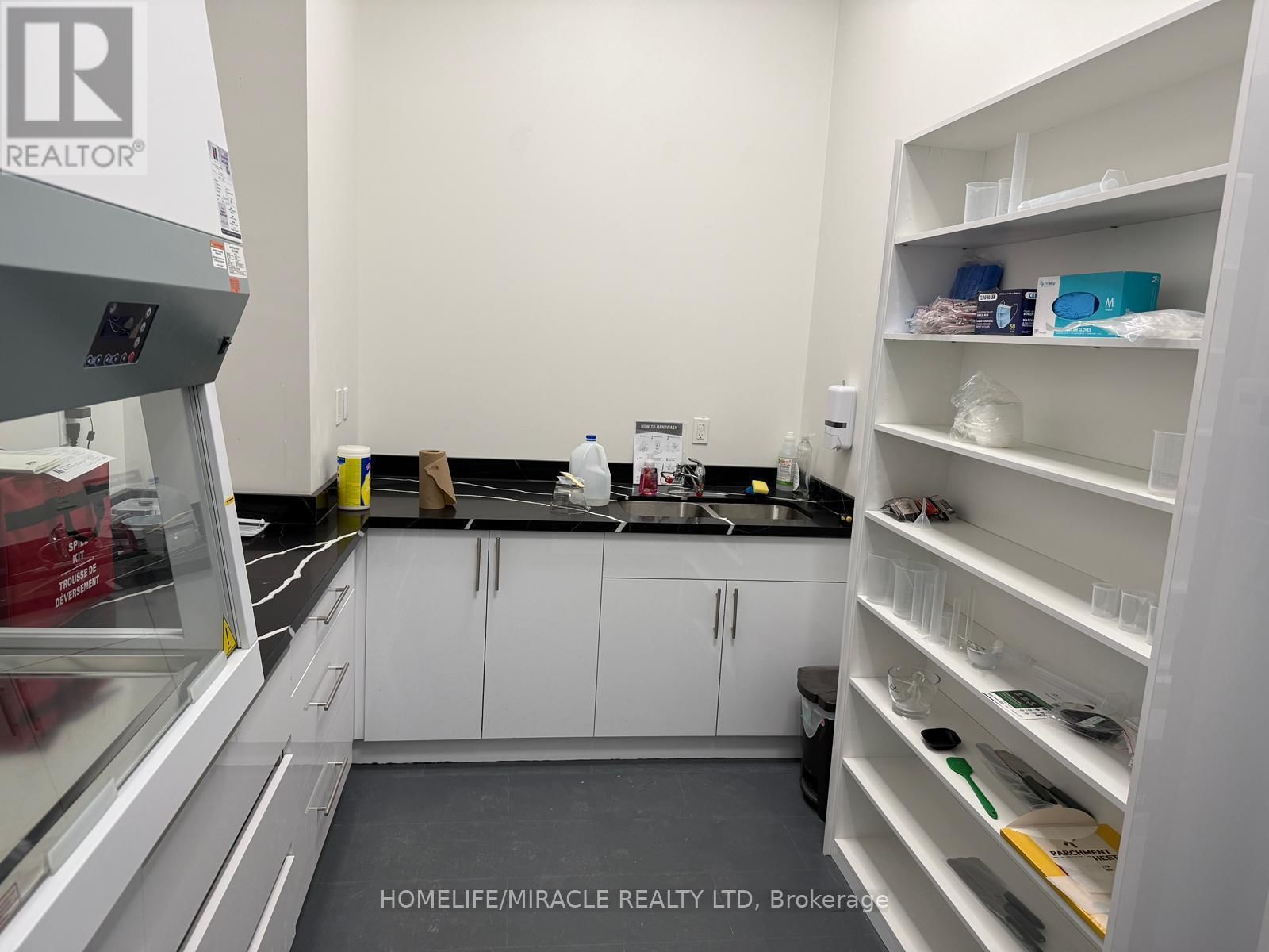 4 - 155 MOSTAR STREET Image 12