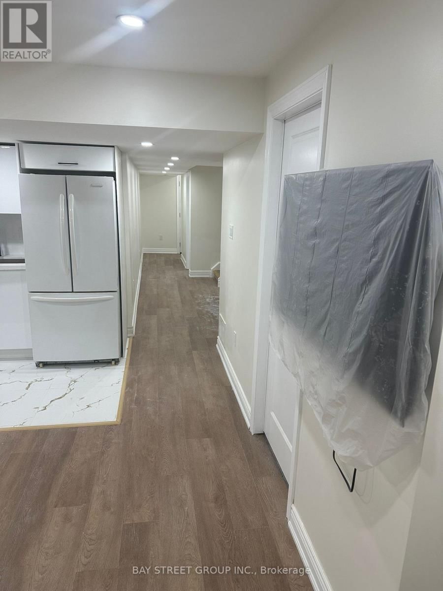 138 SUTHERLAND AVENUE Image 14