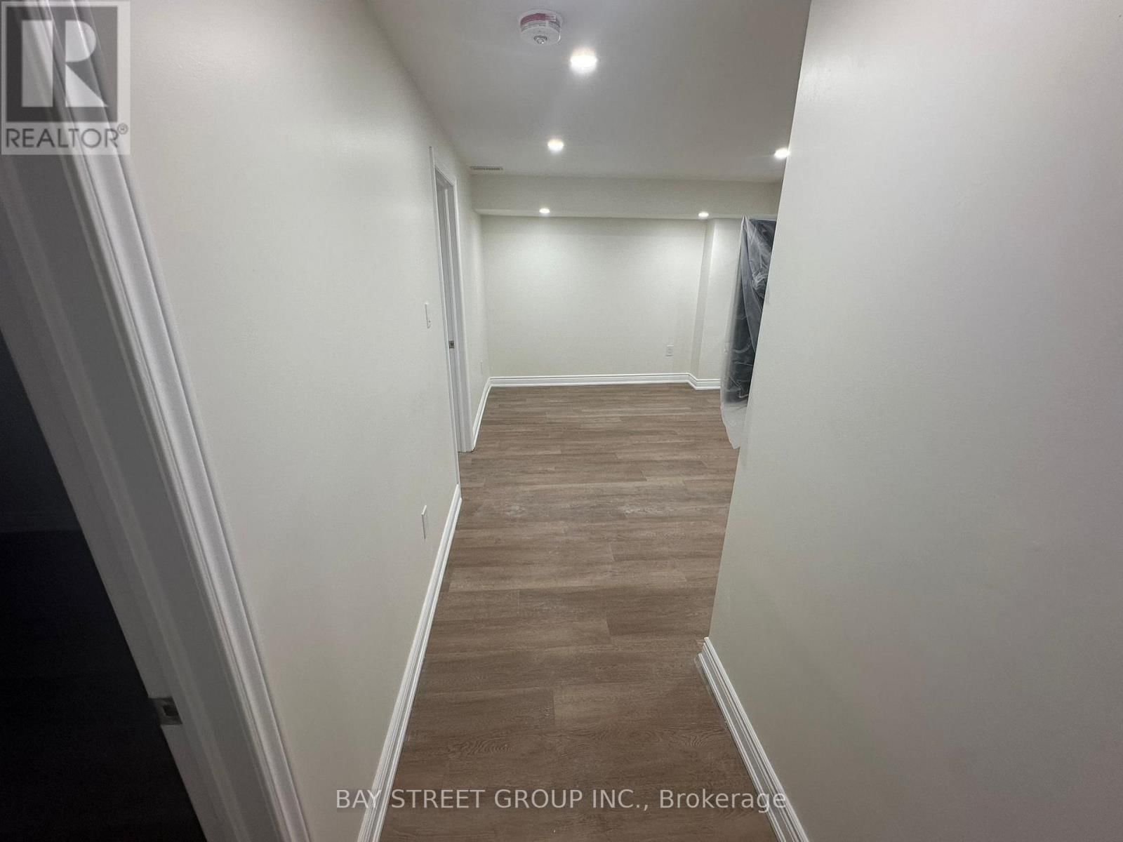 138 SUTHERLAND AVENUE Image 17