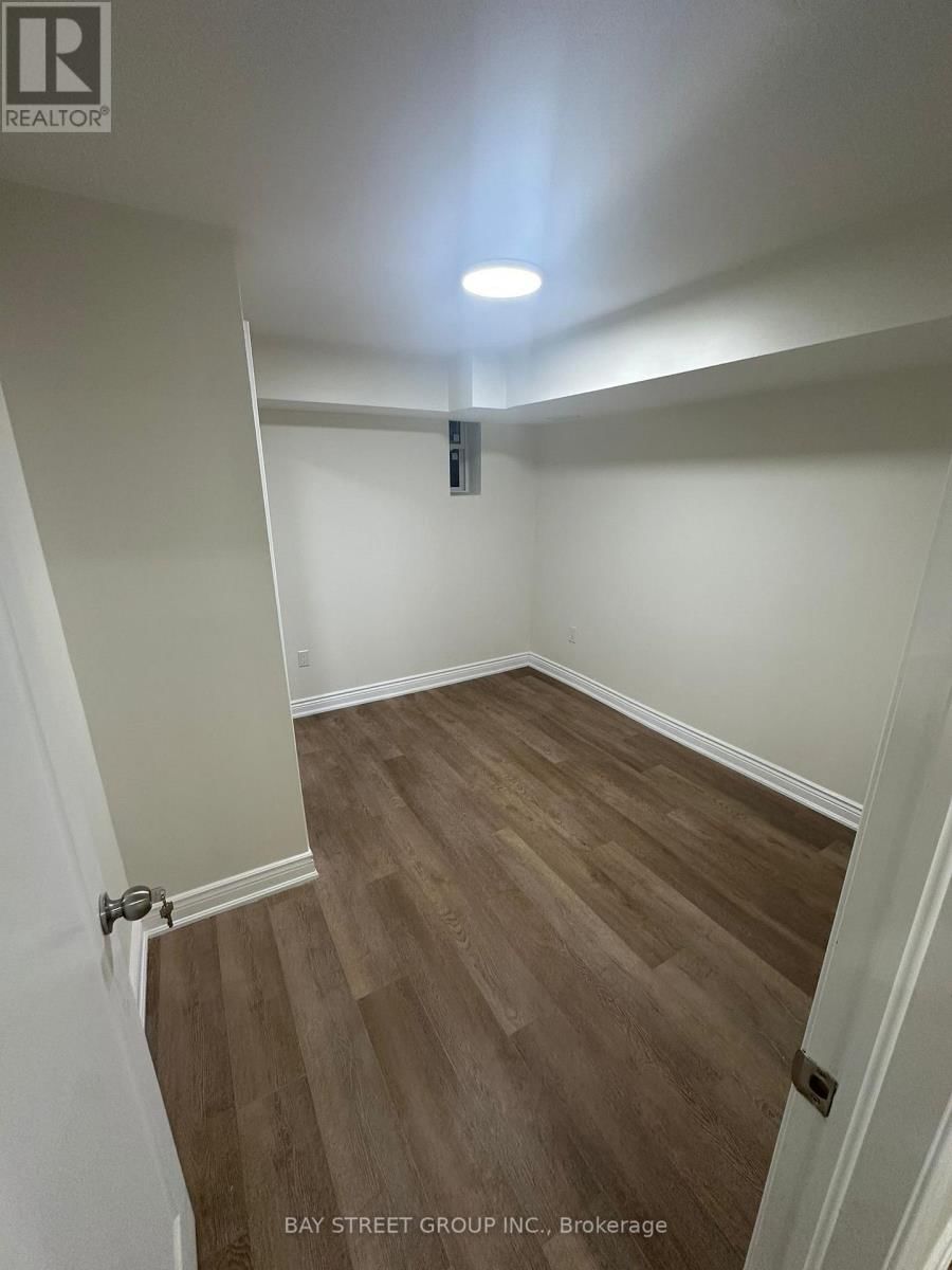 138 SUTHERLAND AVENUE Image 6