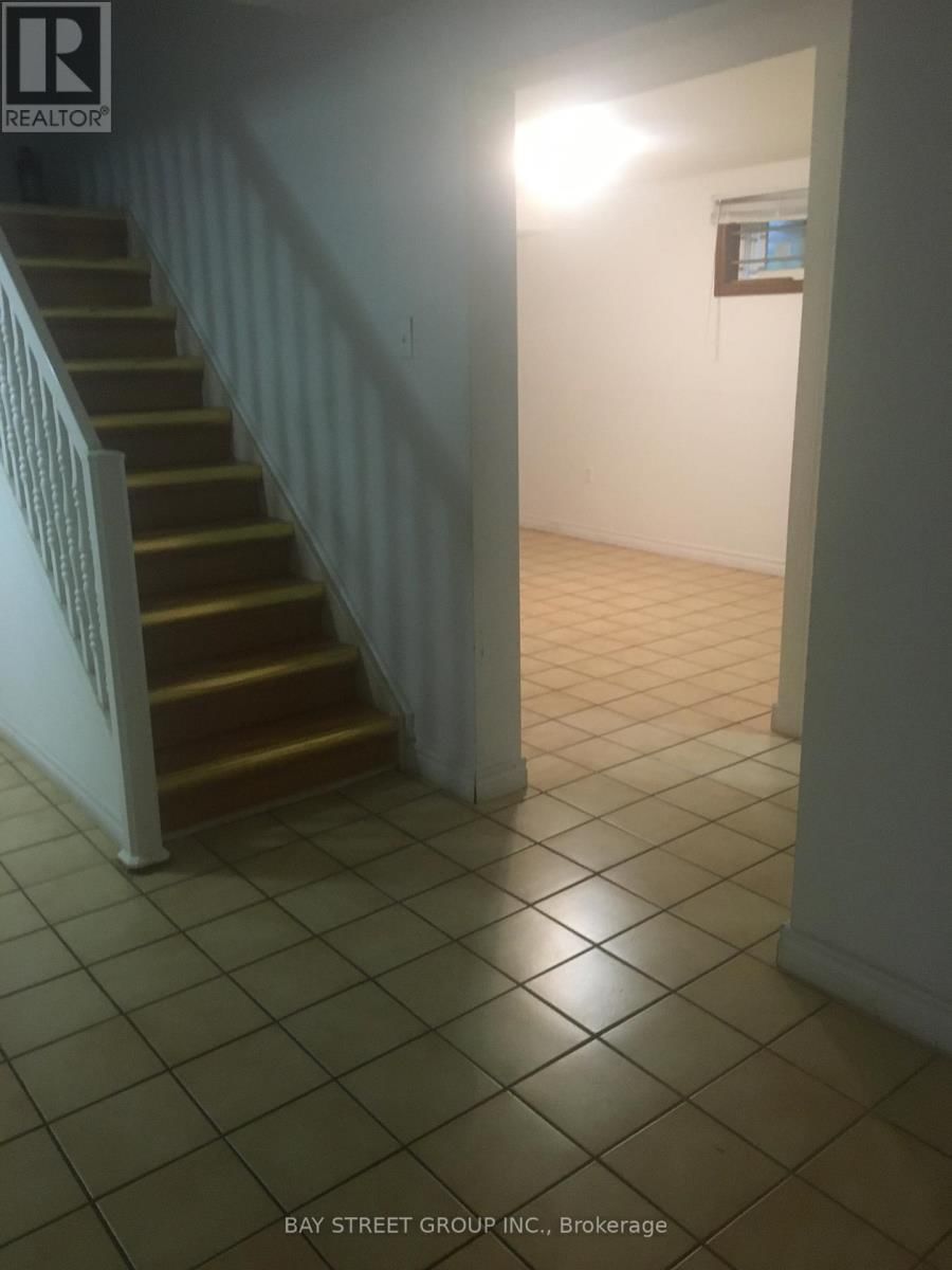 212 RISEBROUGH CIRCUIT Image 25